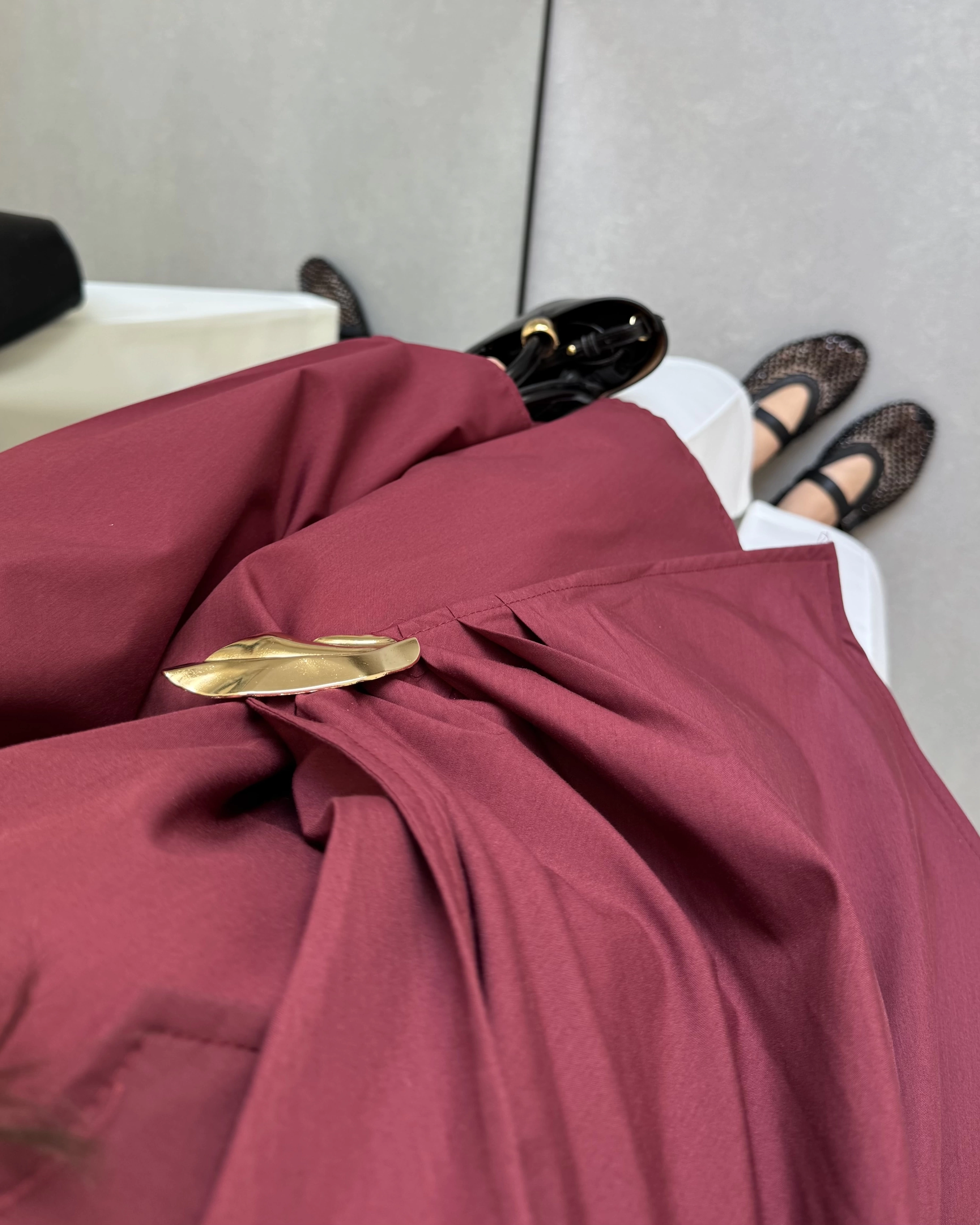 BORDO GOLD BROŞLU GÖMLEK
