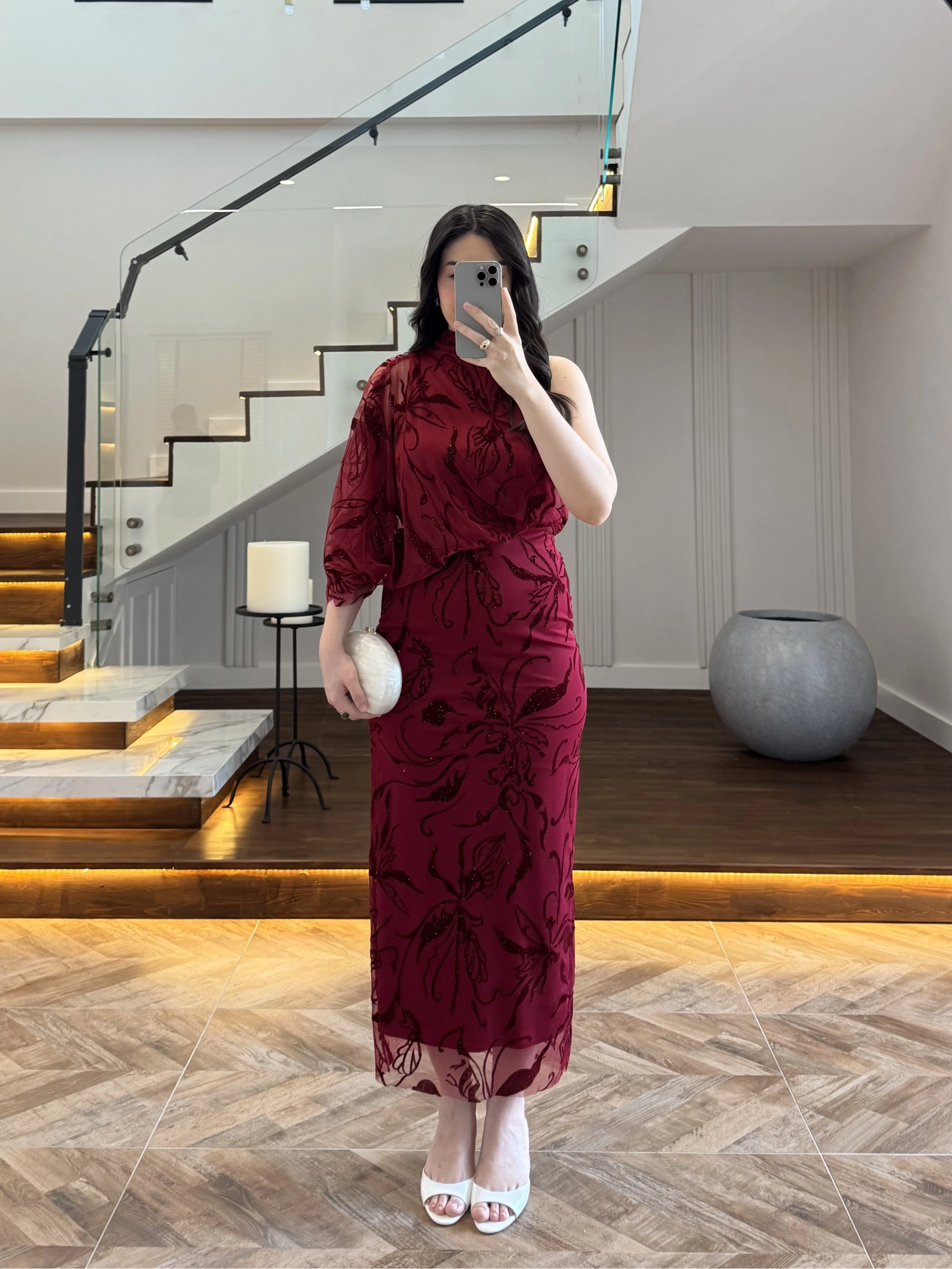 BORDO TEK OMUZ DESENLİ SİMLİ ELBİSE -4033