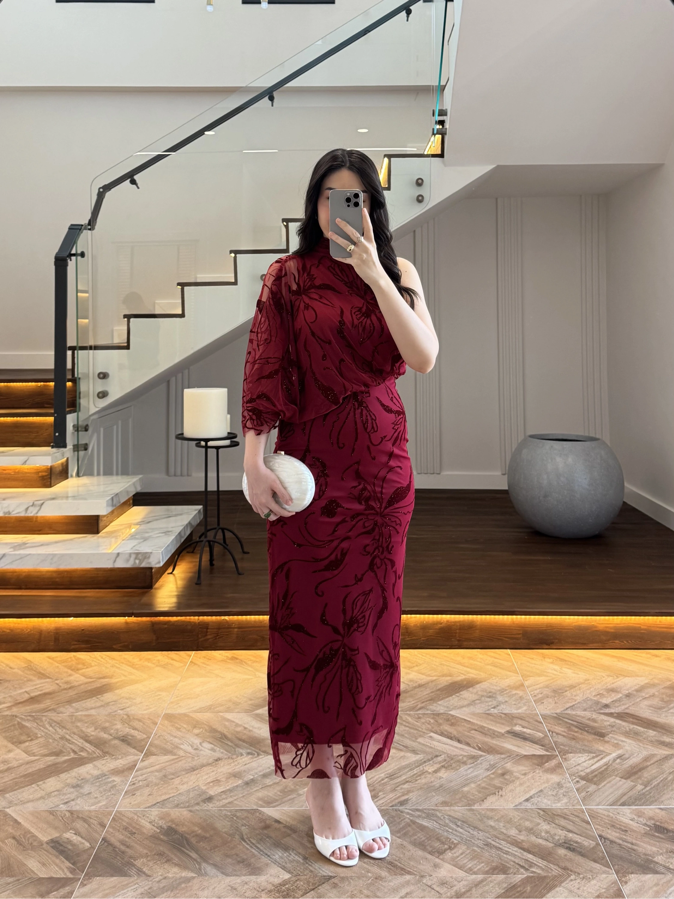 BORDO TEK OMUZ DESENLİ SİMLİ ELBİSE -4033