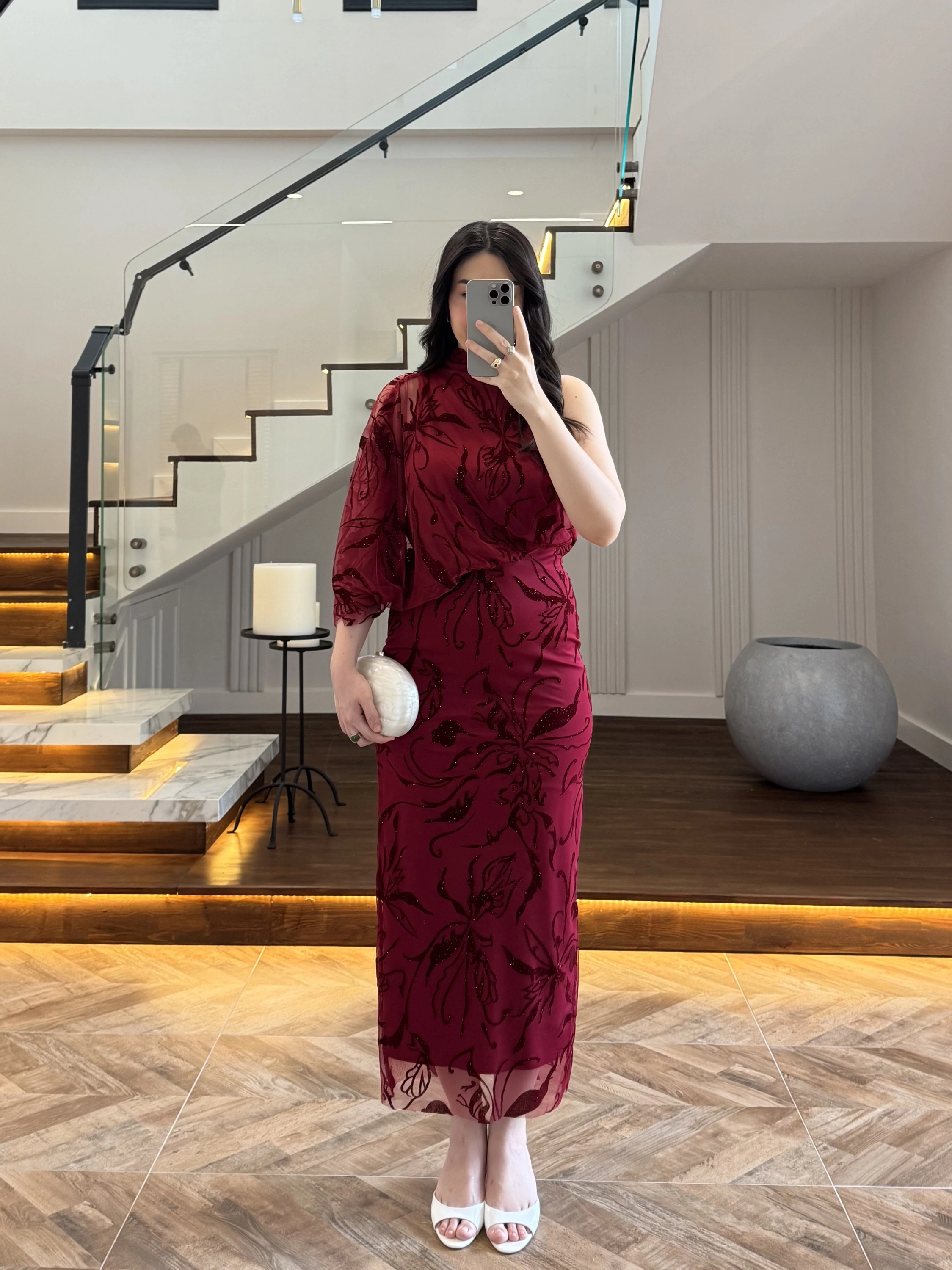 BORDO TEK OMUZ DESENLİ SİMLİ ELBİSE -4033