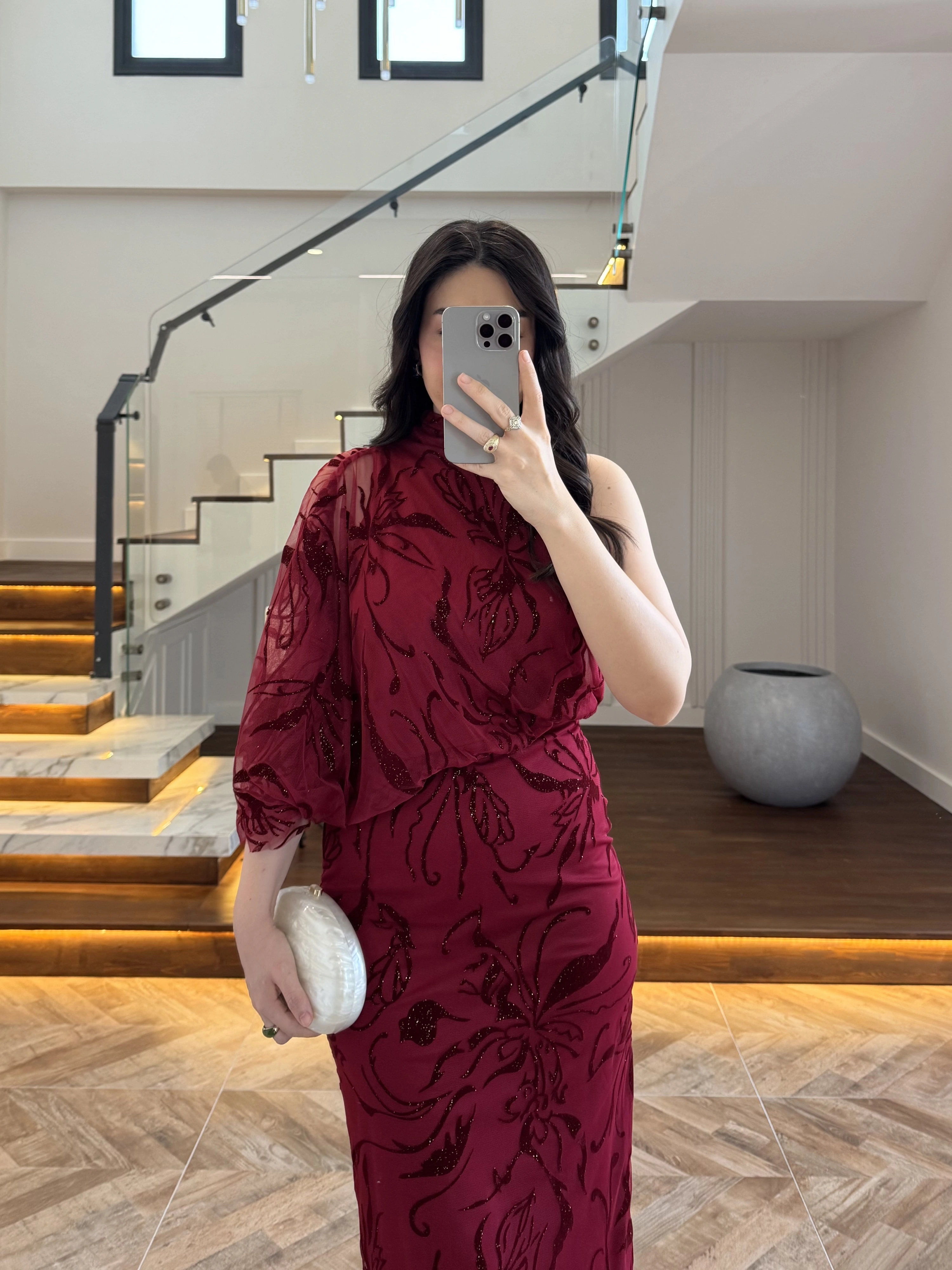 BORDO TEK OMUZ DESENLİ SİMLİ ELBİSE -4033