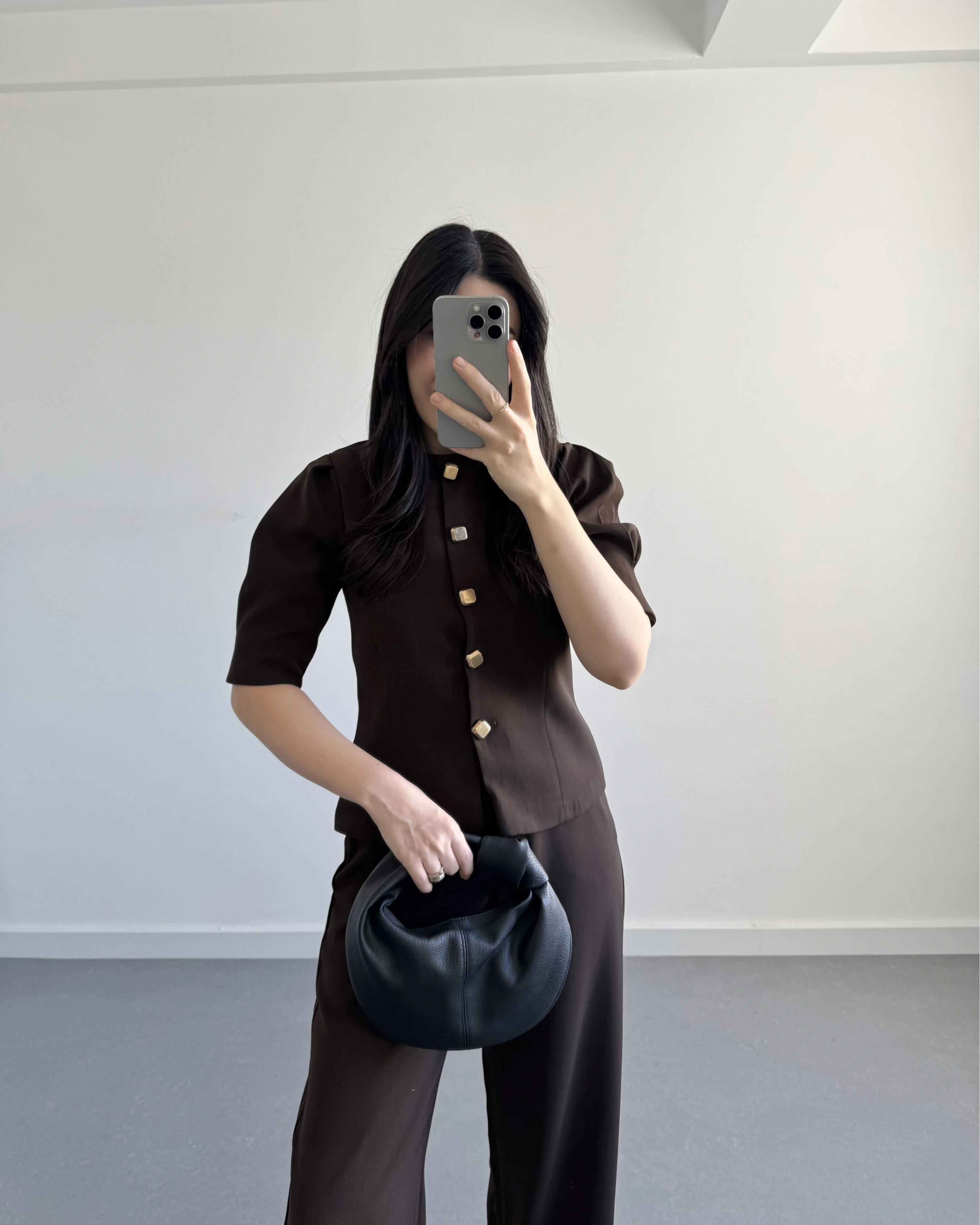 DÜĞME DETAYLI YELEK TAKIM KAHVE