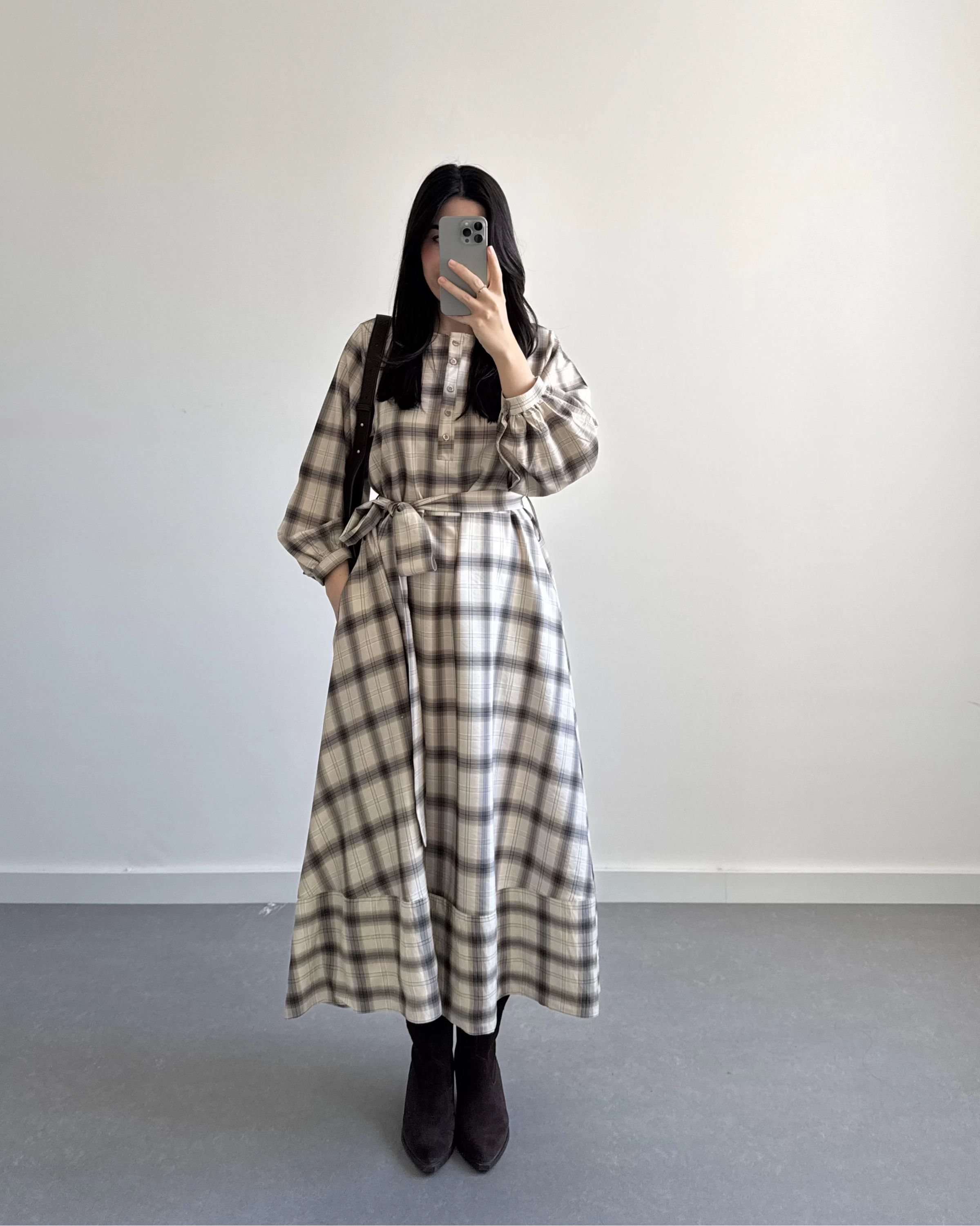 EKOSE DESEN KUŞAKLI ELBİSE BEJ