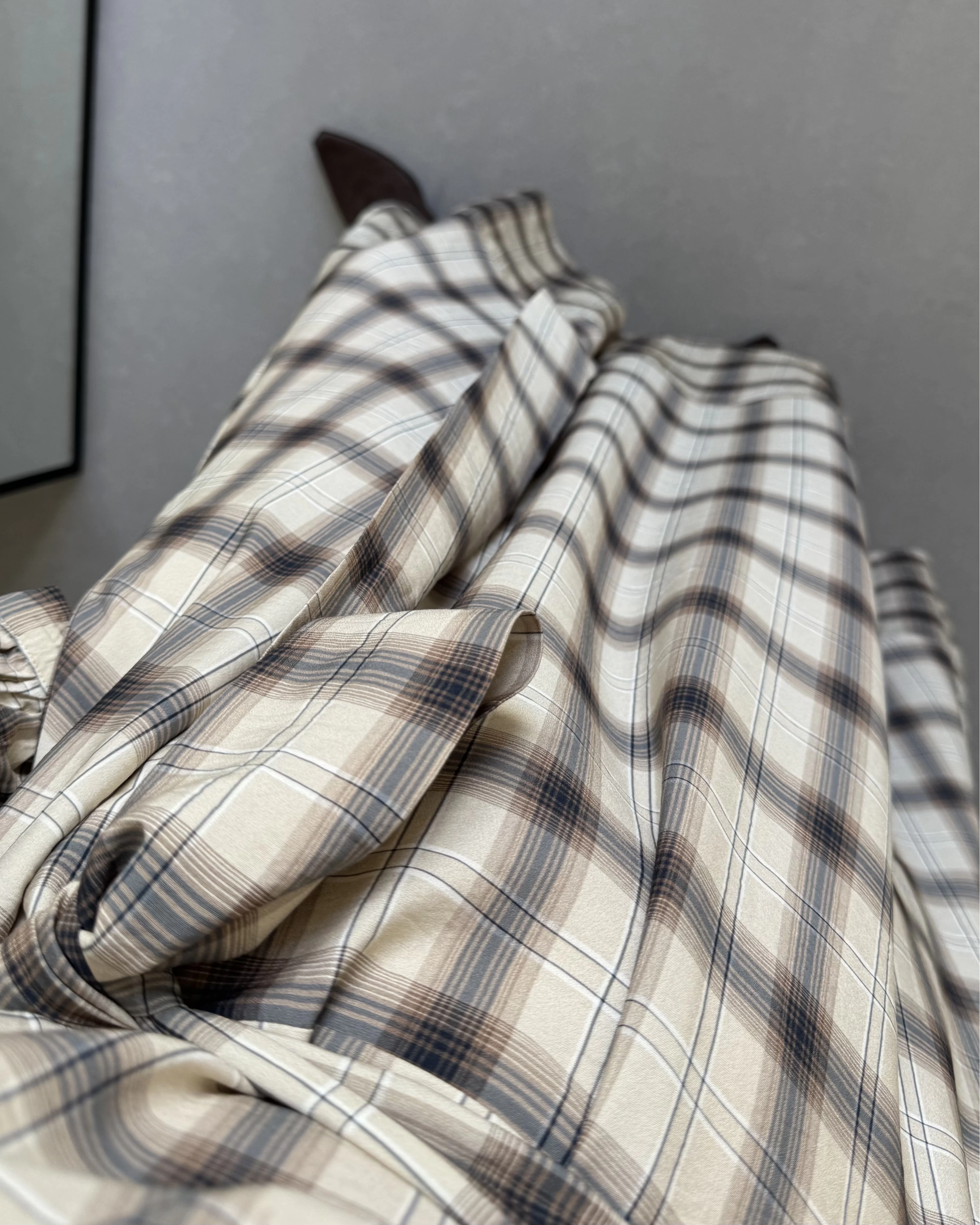 EKOSE DESEN KUŞAKLI ELBİSE BEJ