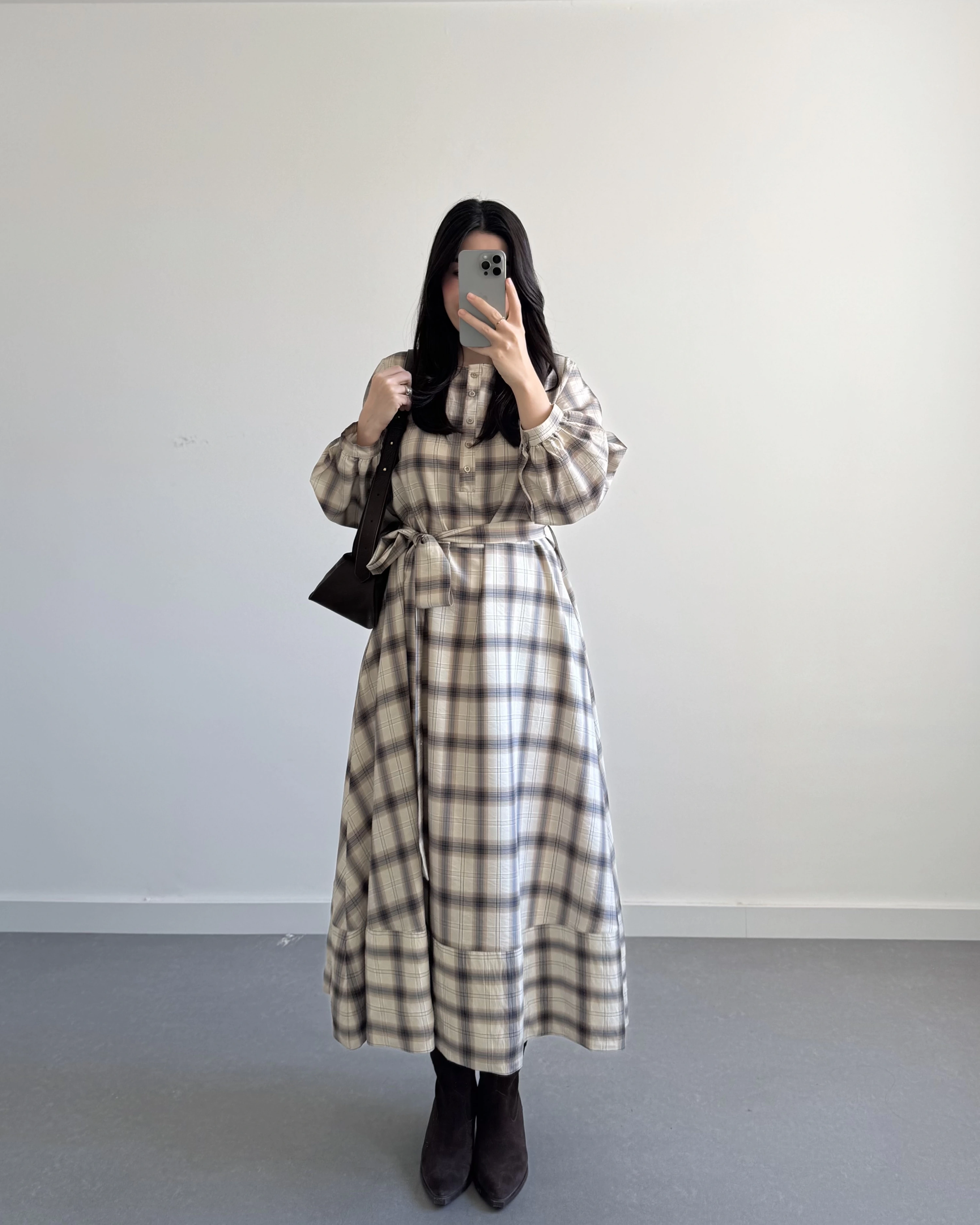 EKOSE DESEN KUŞAKLI ELBİSE BEJ