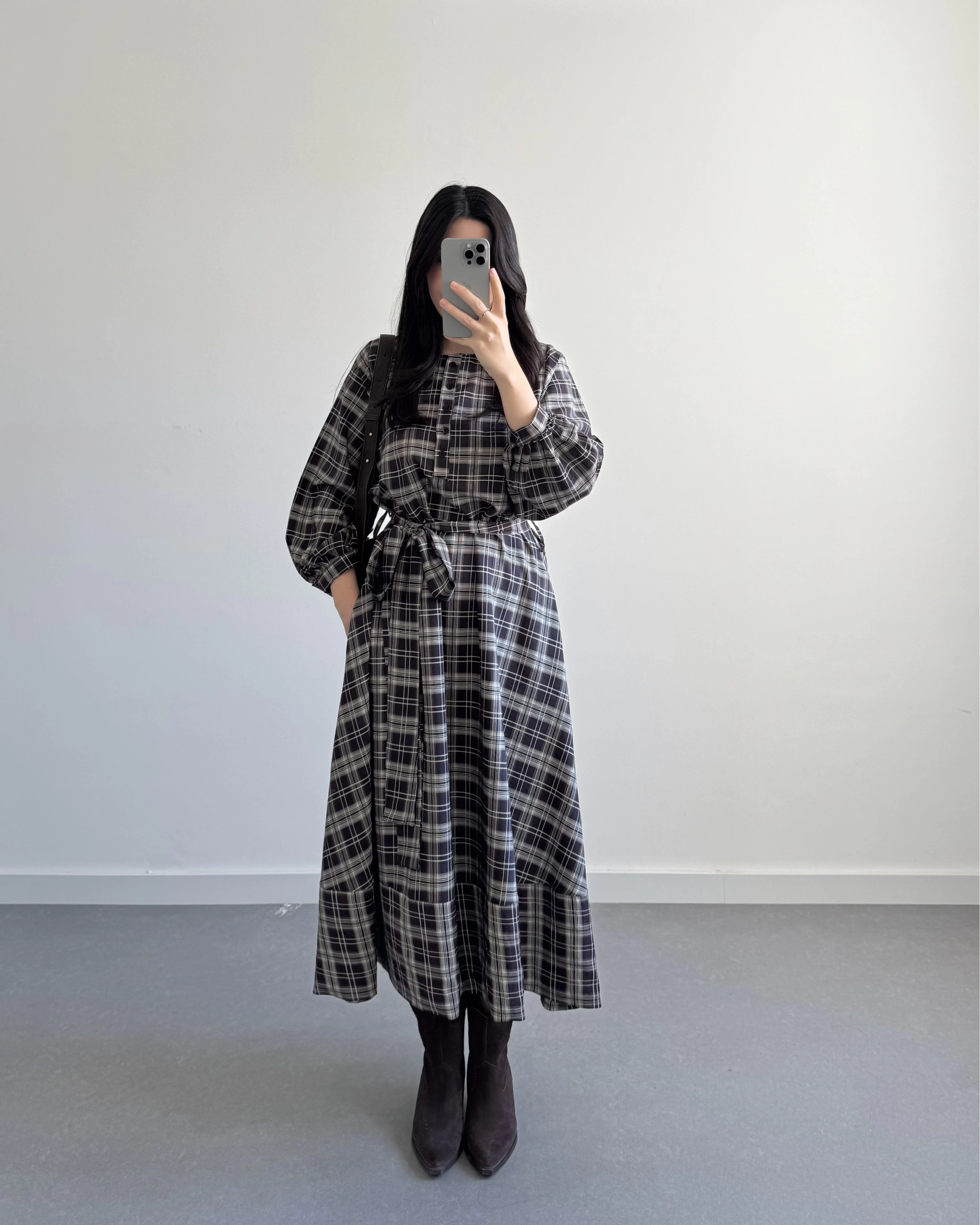 EKOSE DESEN KUŞAKLI ELBİSE KAHVE