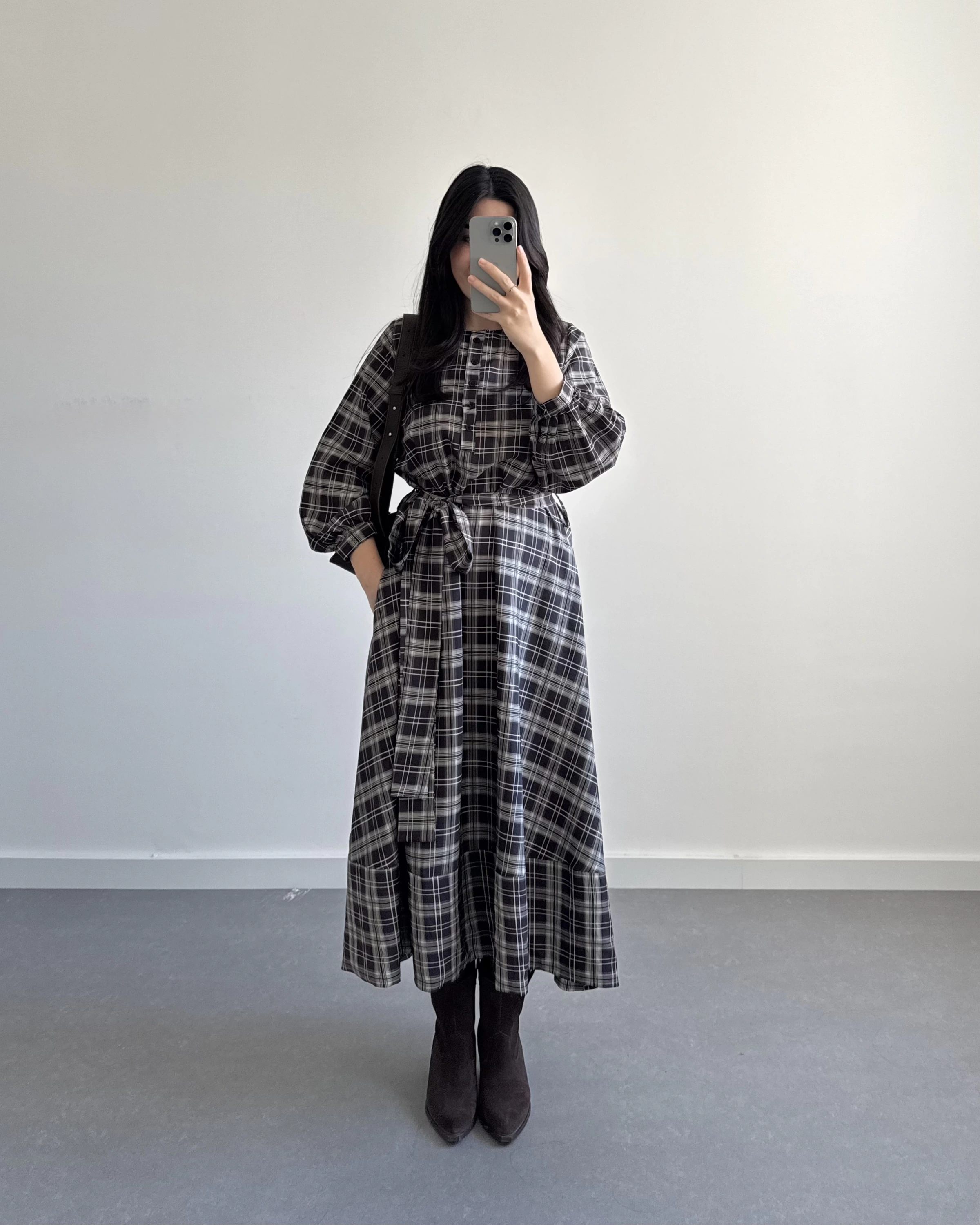 EKOSE DESEN KUŞAKLI ELBİSE KAHVE