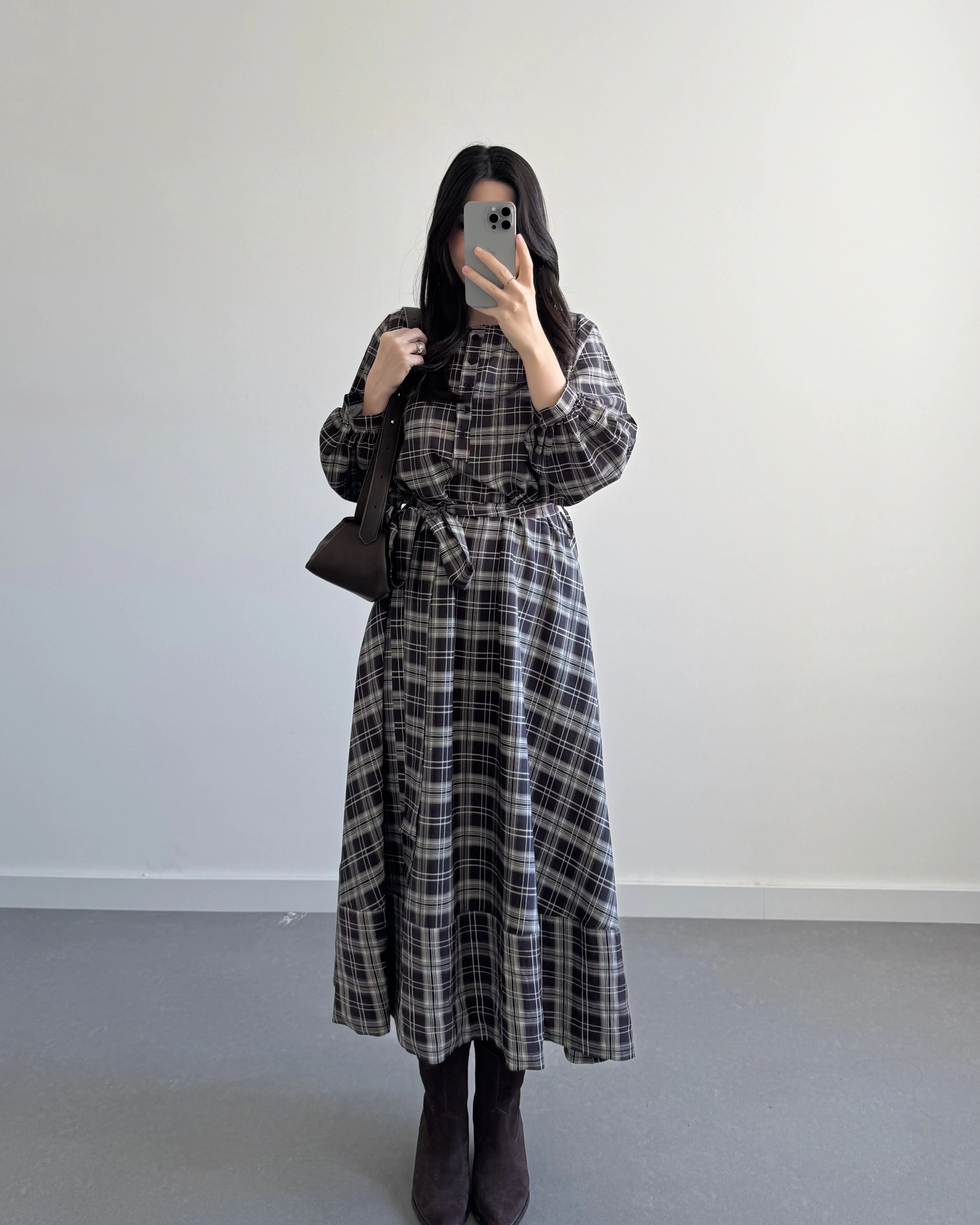 EKOSE DESEN KUŞAKLI ELBİSE KAHVE