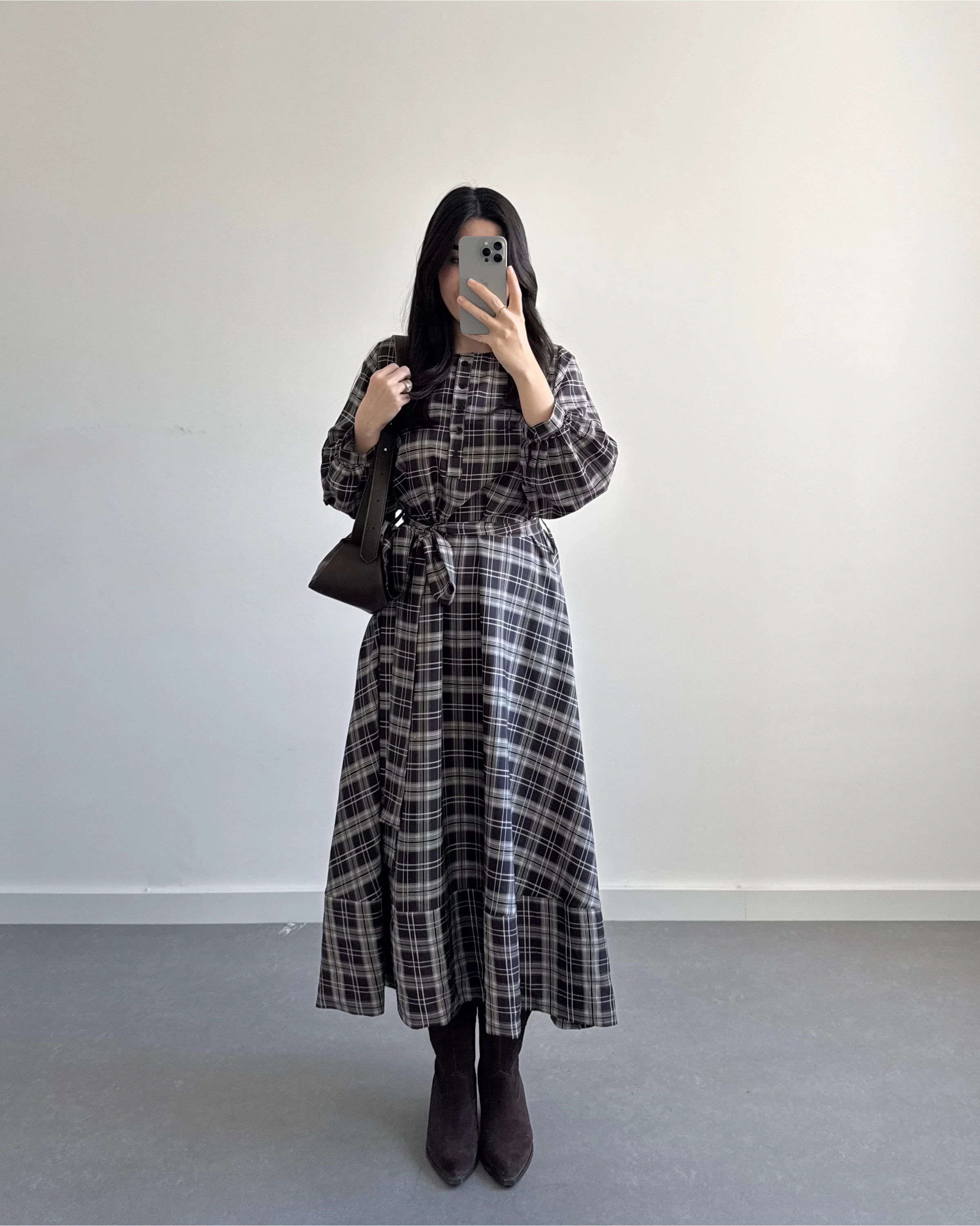 EKOSE DESEN KUŞAKLI ELBİSE KAHVE