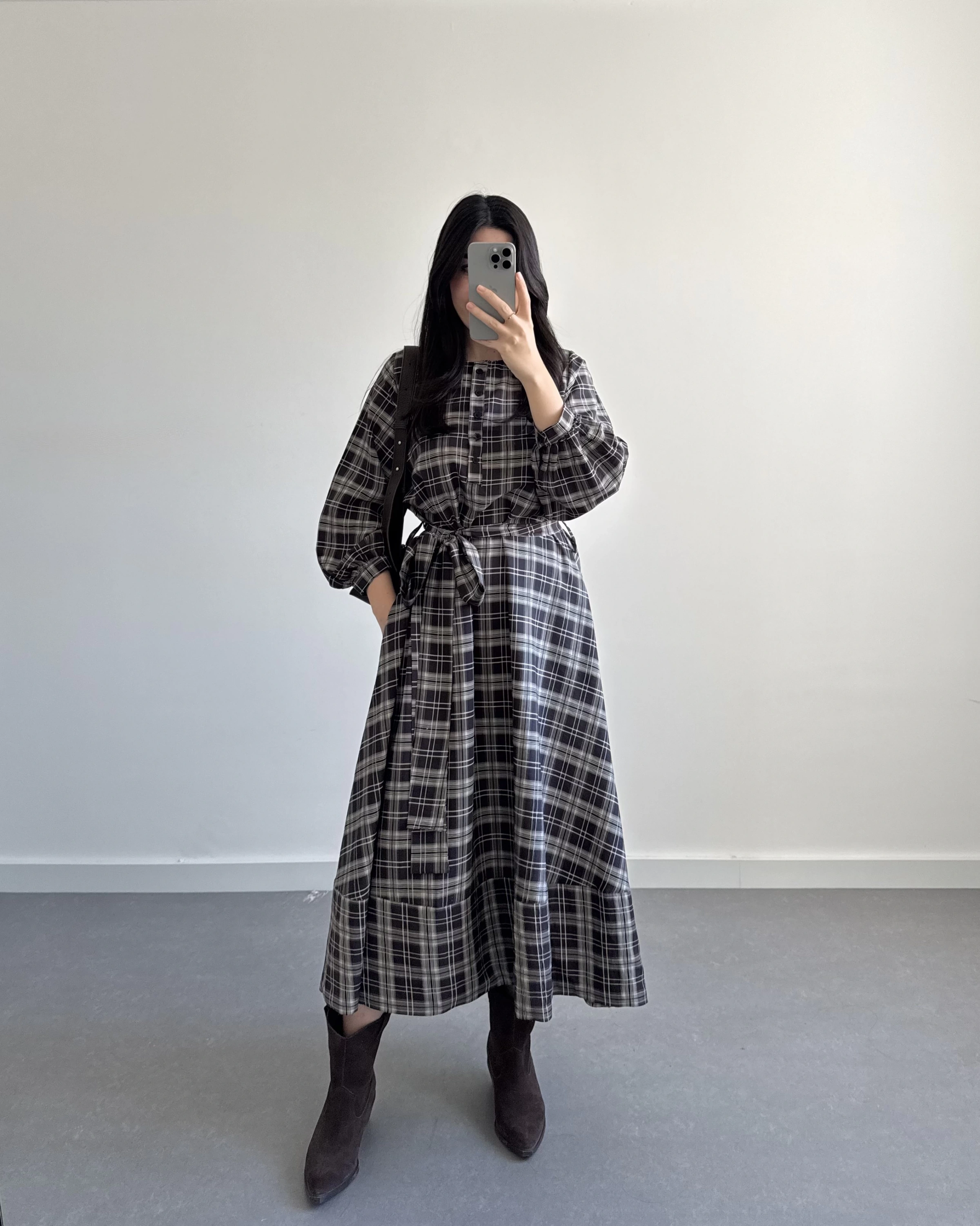 EKOSE DESEN KUŞAKLI ELBİSE KAHVE