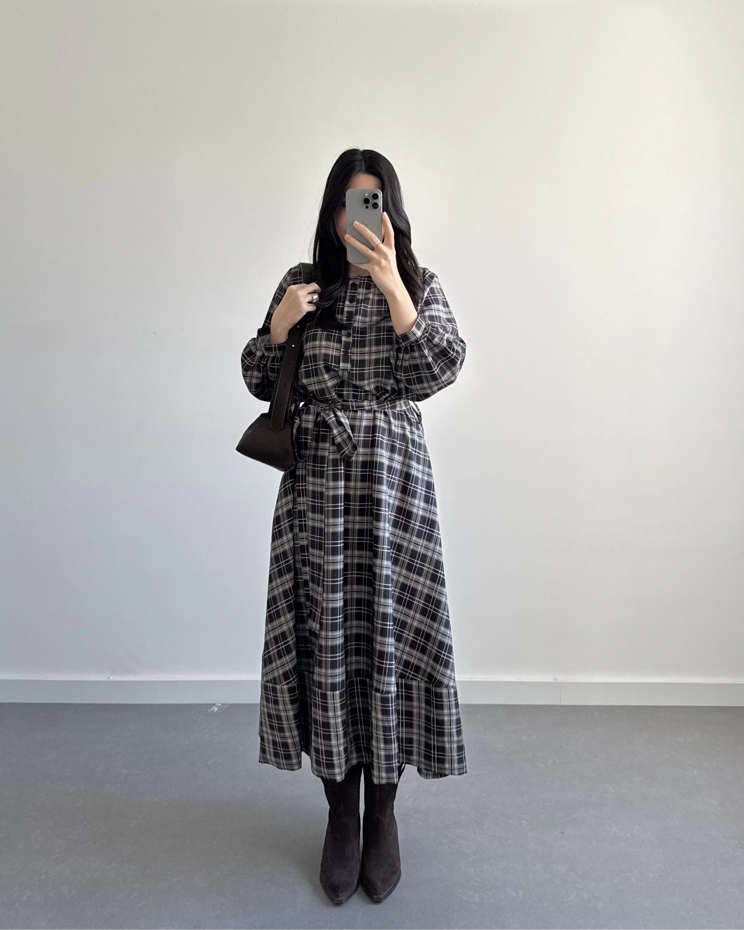 EKOSE DESEN KUŞAKLI ELBİSE KAHVE