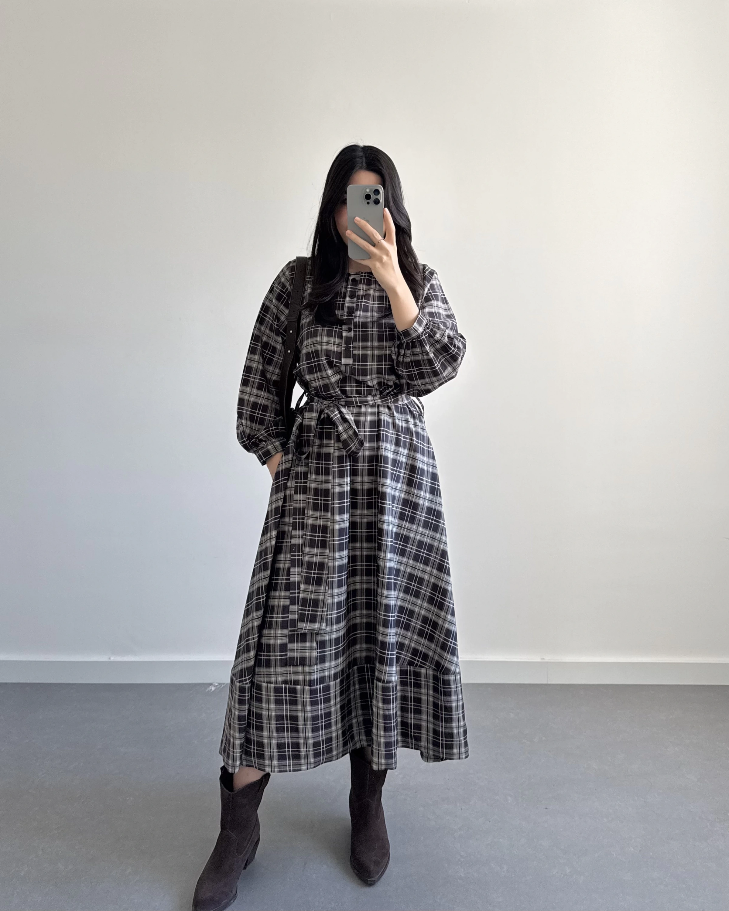 EKOSE DESEN KUŞAKLI ELBİSE KAHVE