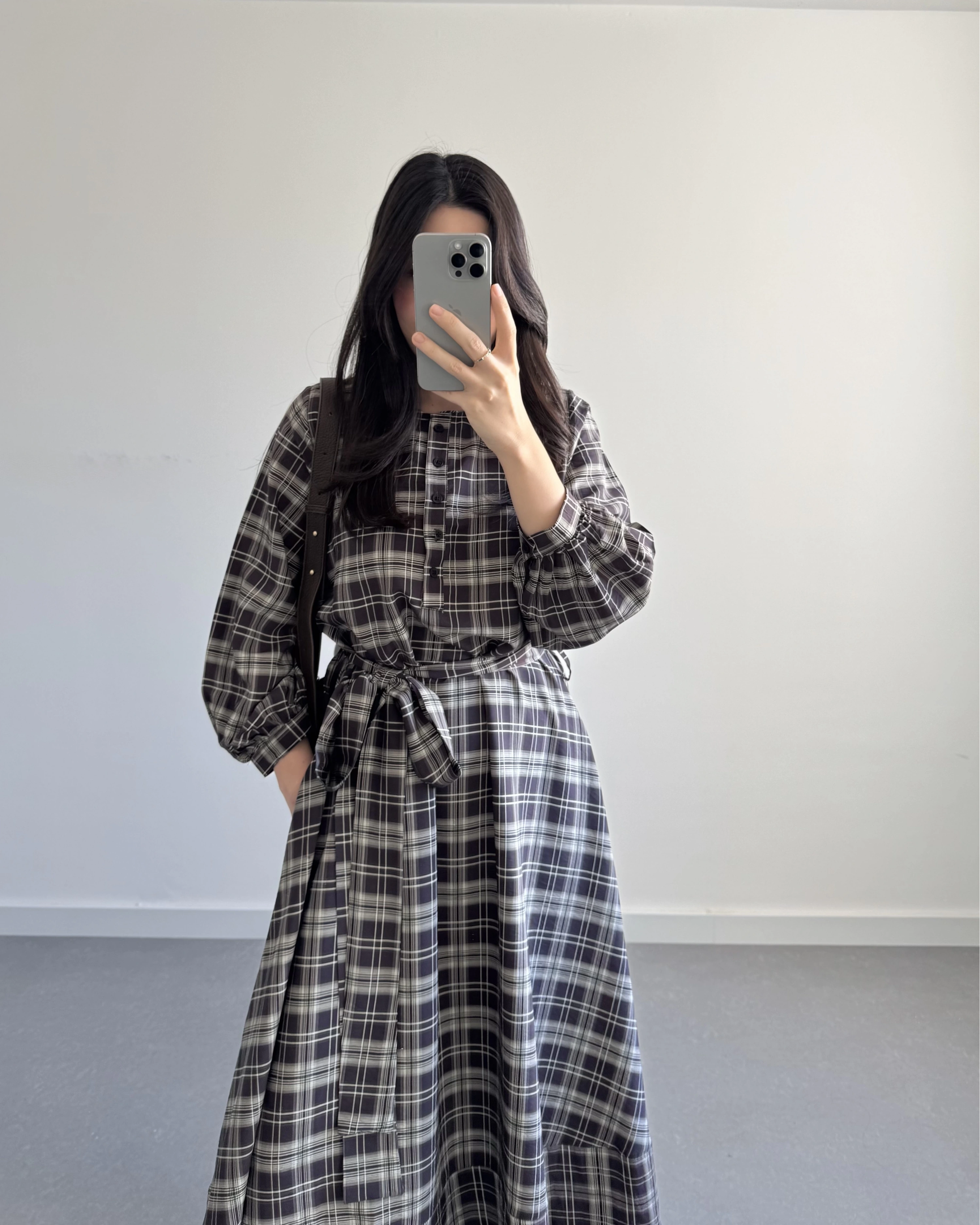 EKOSE DESEN KUŞAKLI ELBİSE KAHVE