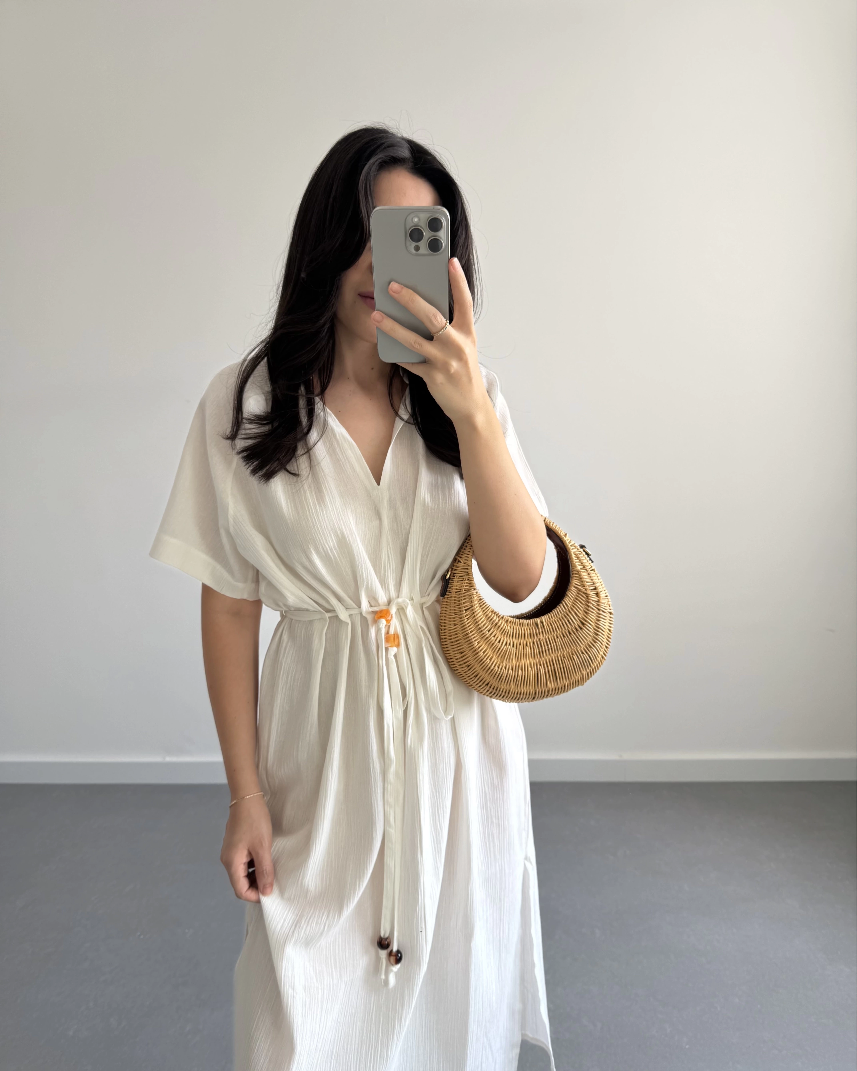 EKRU BELİ KUŞAKLI V YAKA ELBİSE