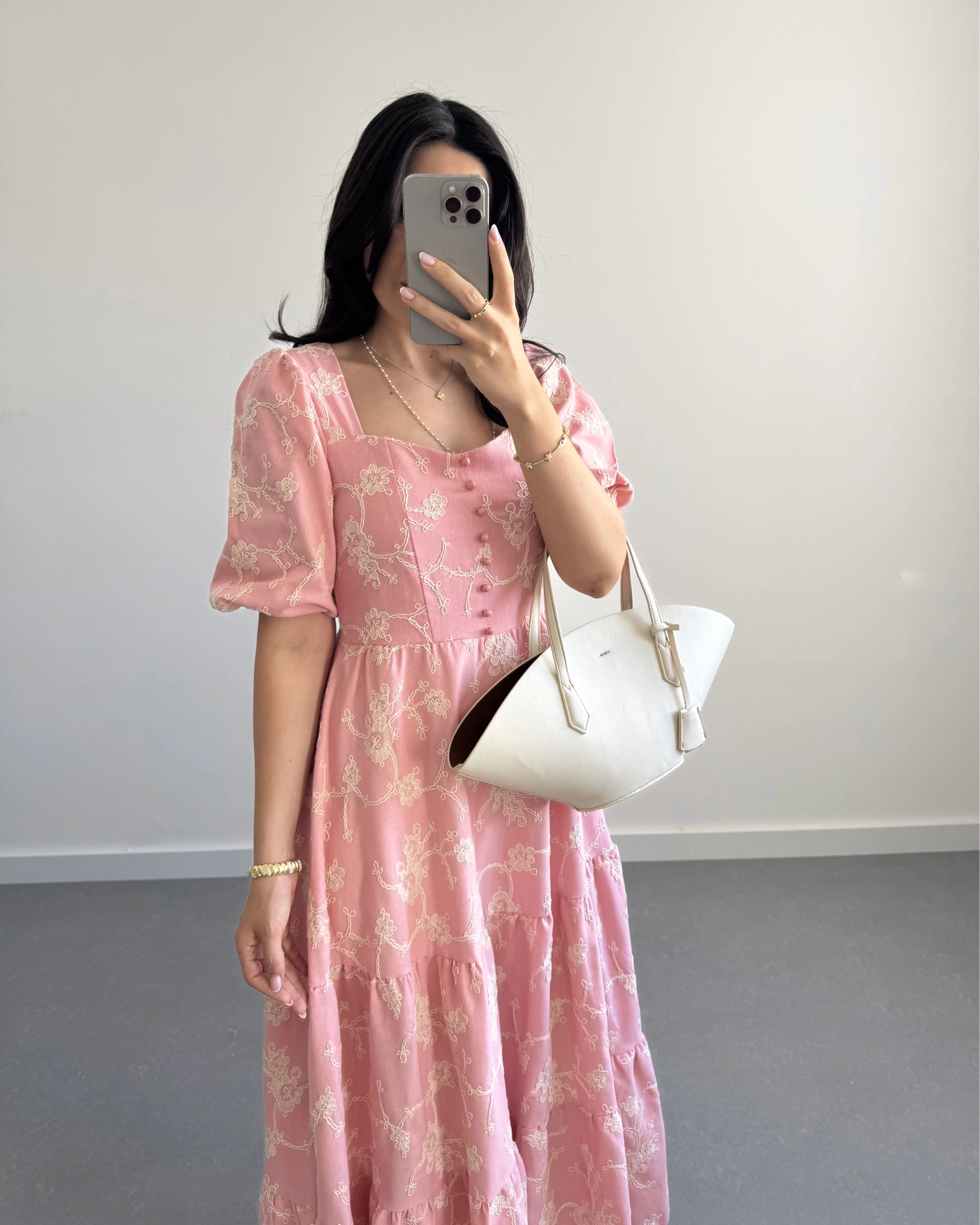 HANNA GÜPÜRLÜ PEMBE ELBİSE
