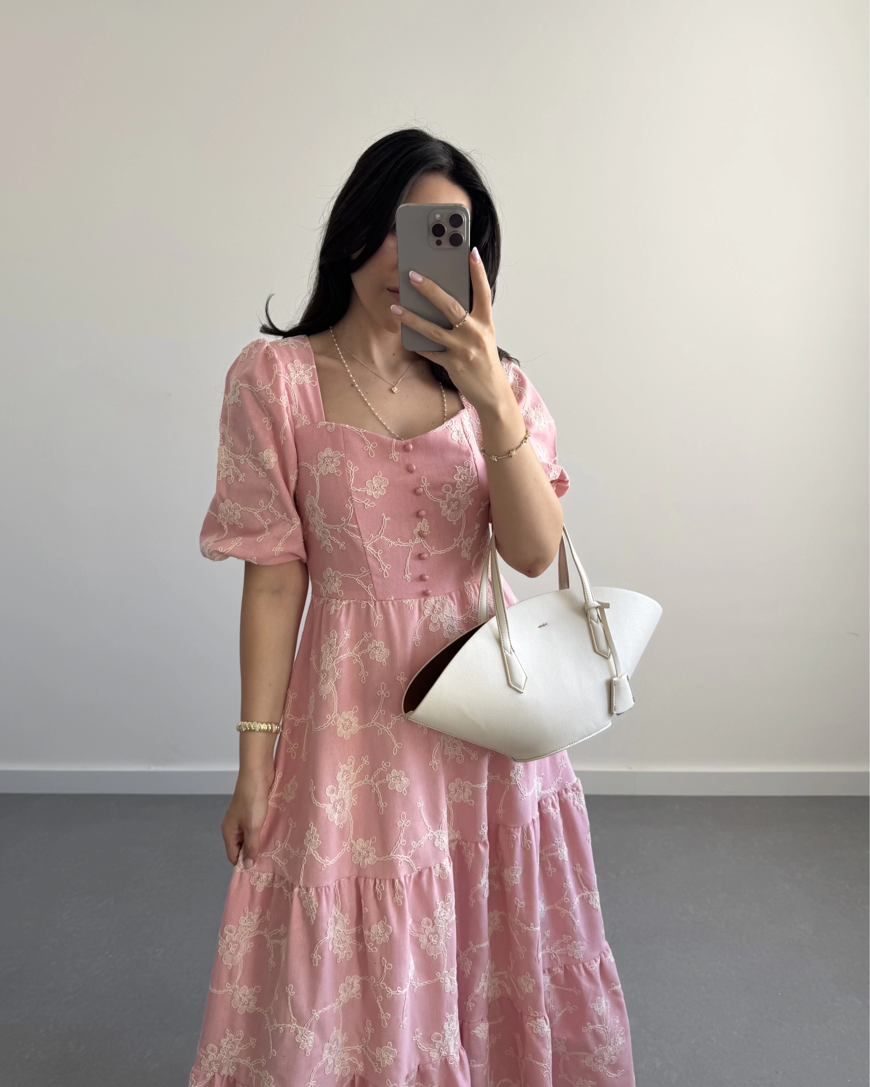 HANNA GÜPÜRLÜ PEMBE ELBİSE