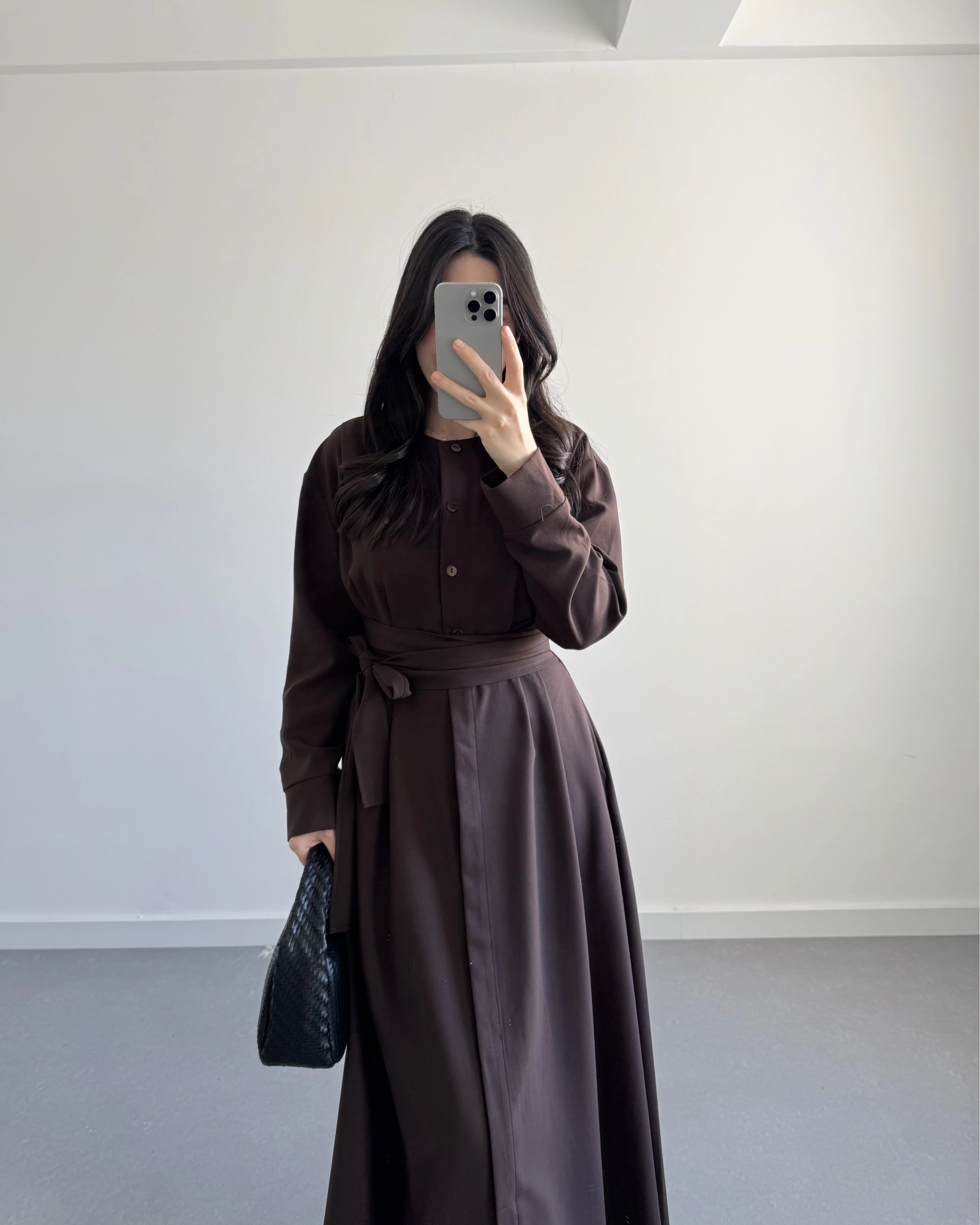 KAHVE BELİ KUŞAKLI MAKSİ ELBİSE