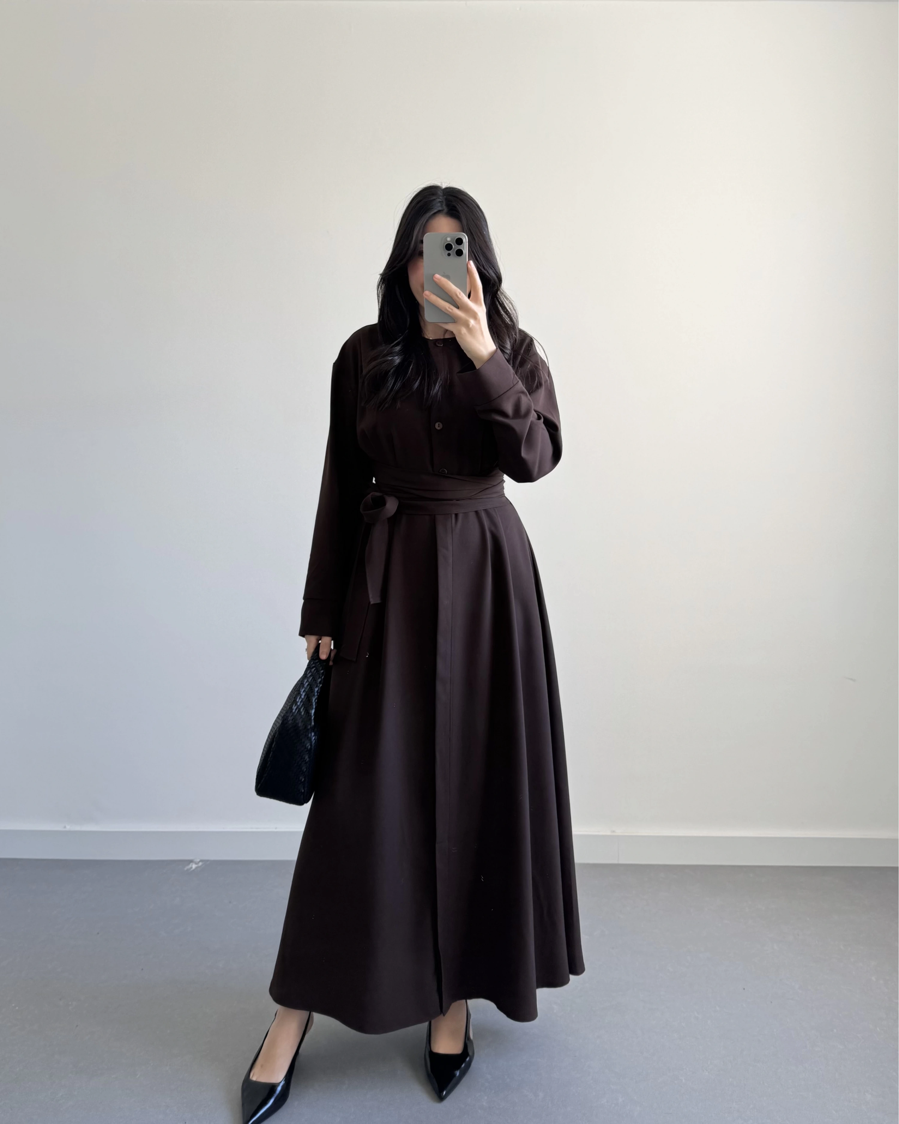 KAHVE BELİ KUŞAKLI MAKSİ ELBİSE