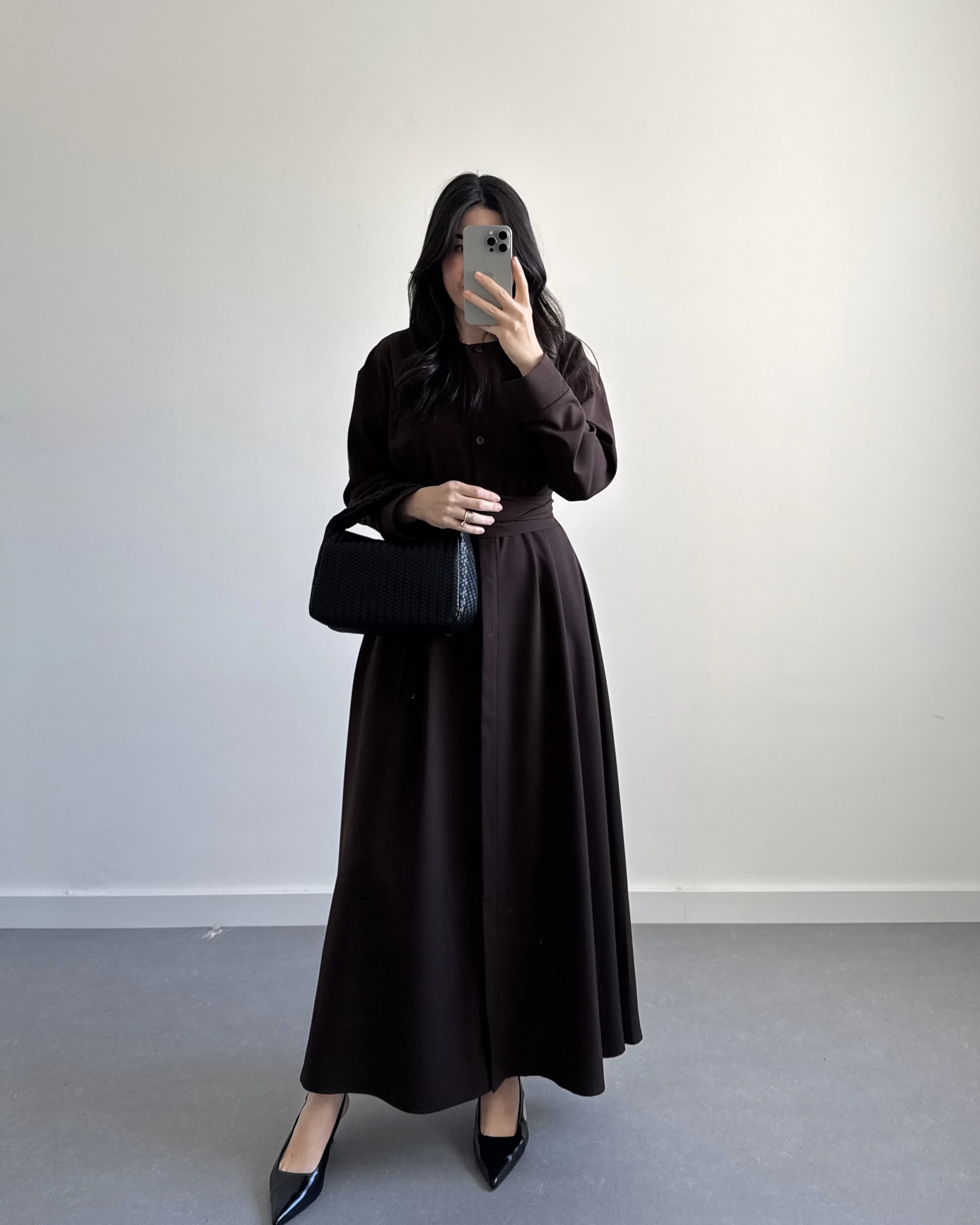 KAHVE BELİ KUŞAKLI MAKSİ ELBİSE