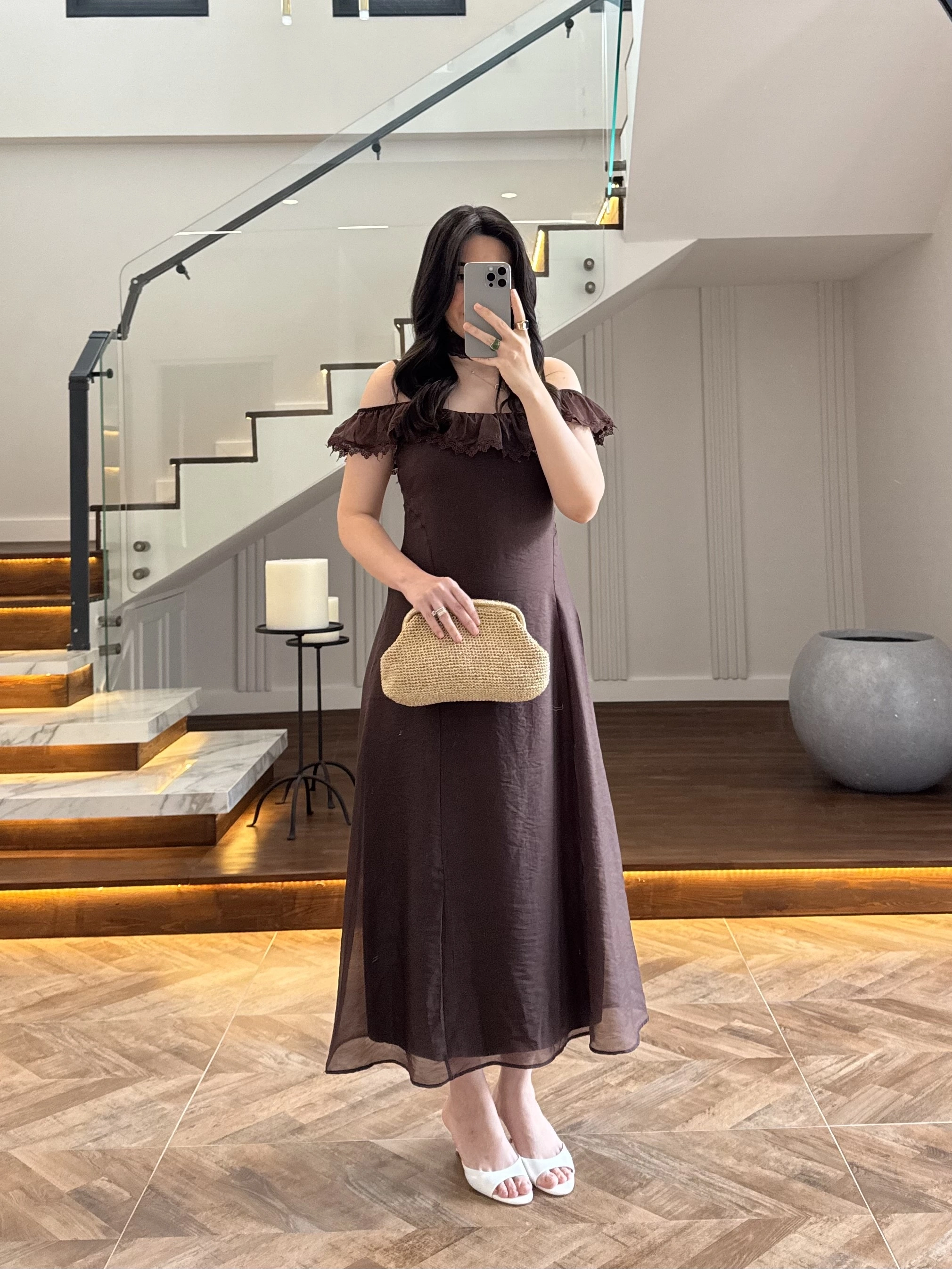 KAHVE DANTEL YAKA ASKILI ELBİSE-8543