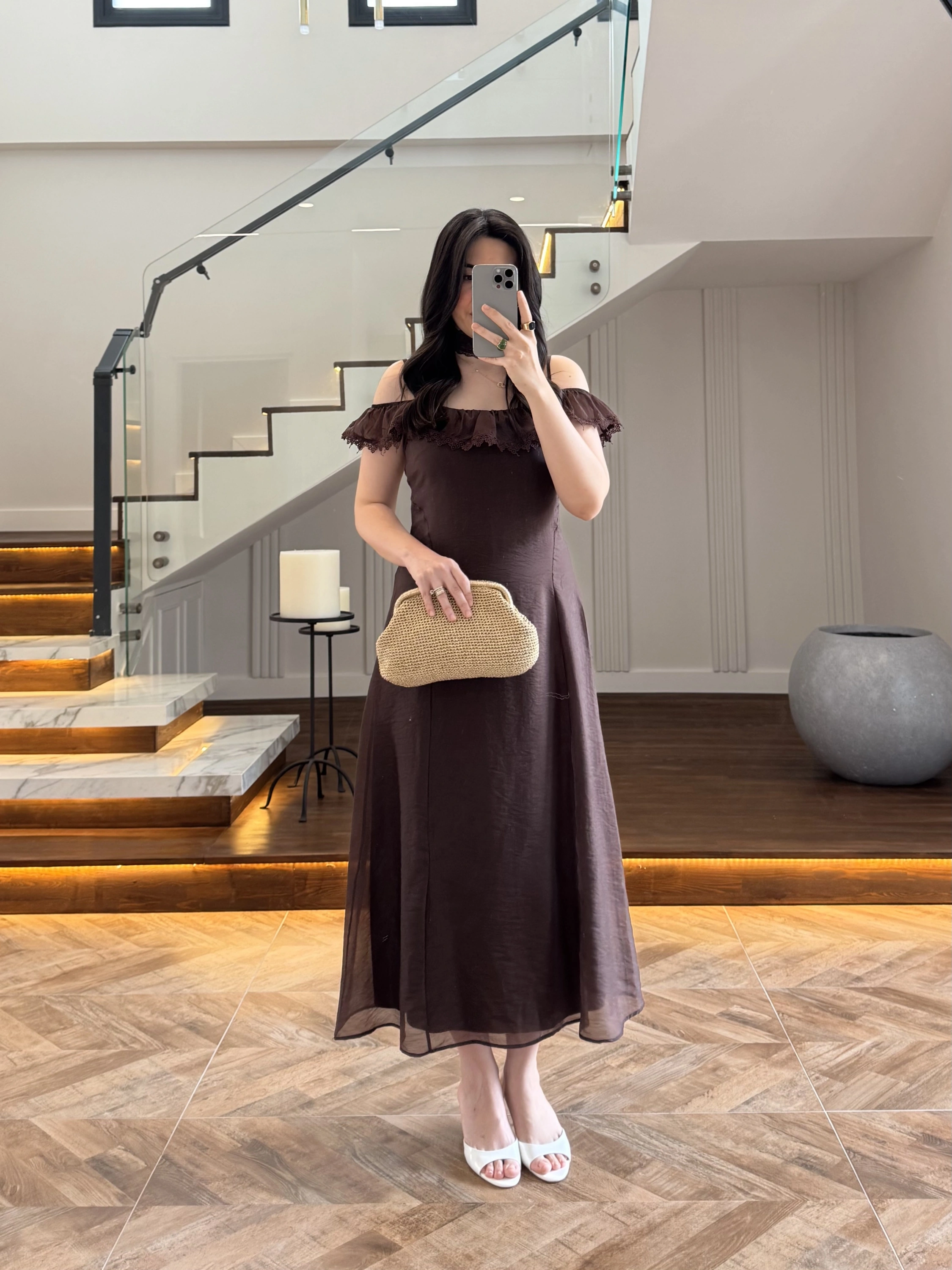 KAHVE DANTEL YAKA ASKILI ELBİSE-8543