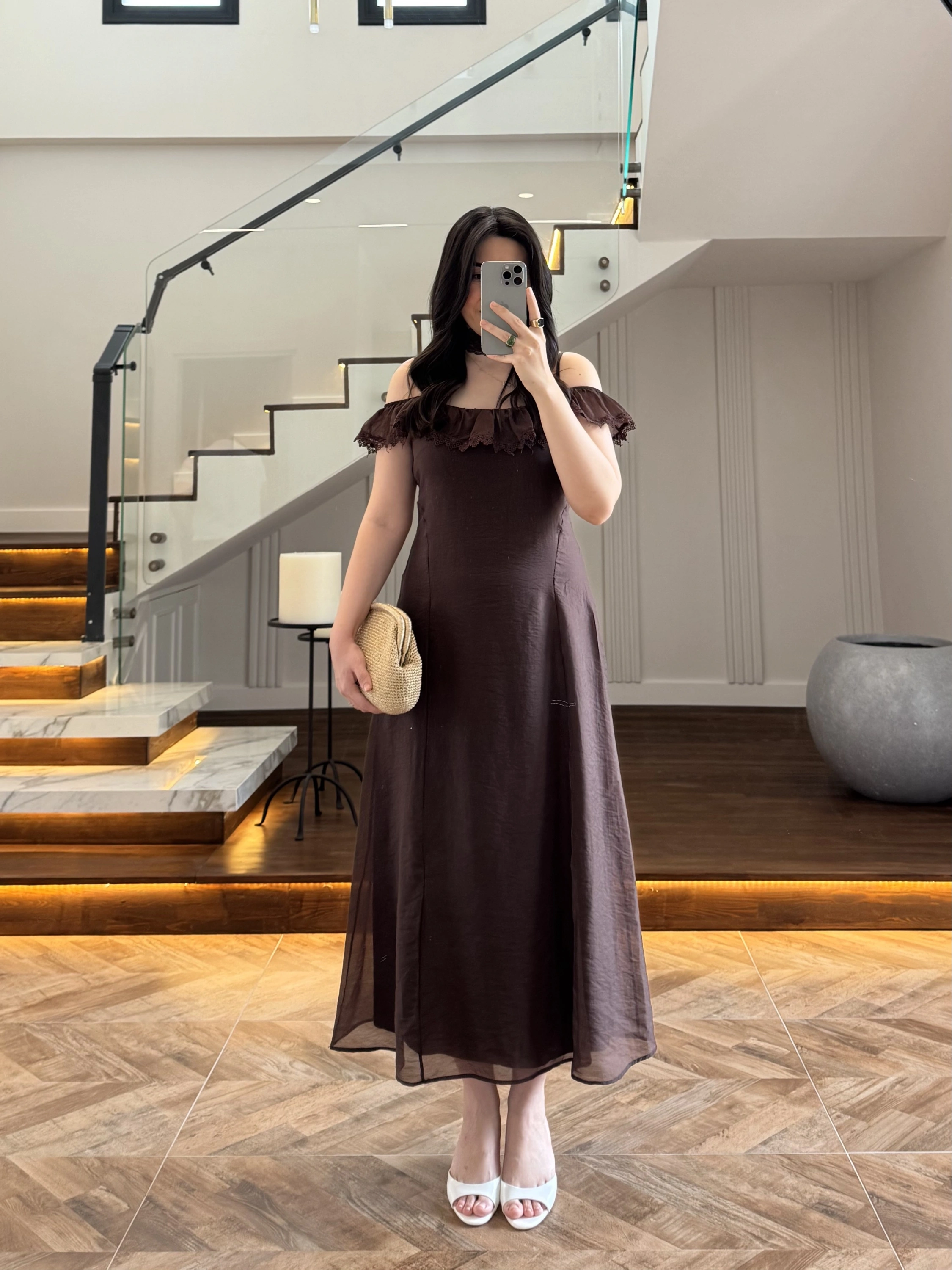 KAHVE DANTEL YAKA ASKILI ELBİSE-8543