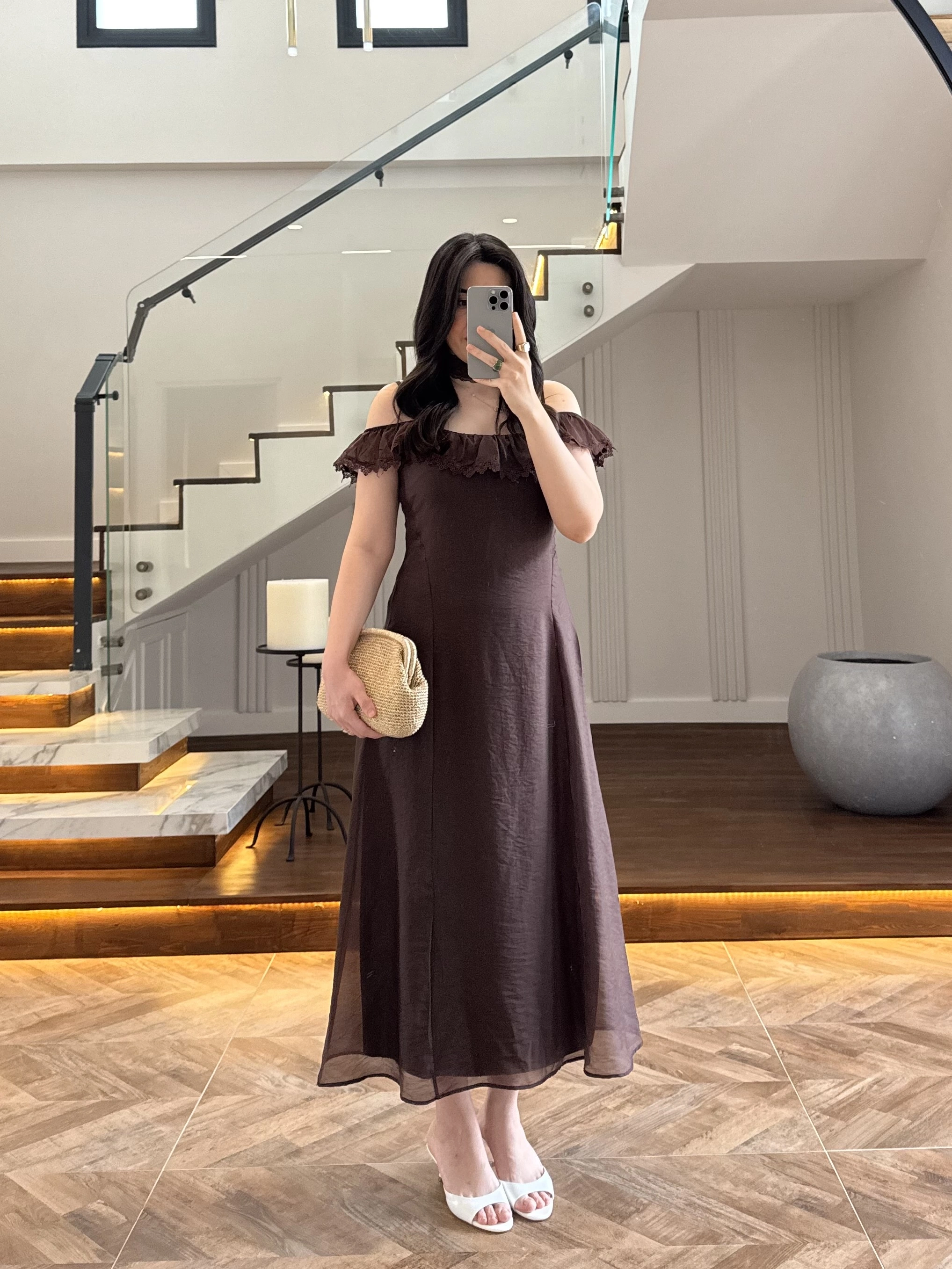 KAHVE DANTEL YAKA ASKILI ELBİSE-8543