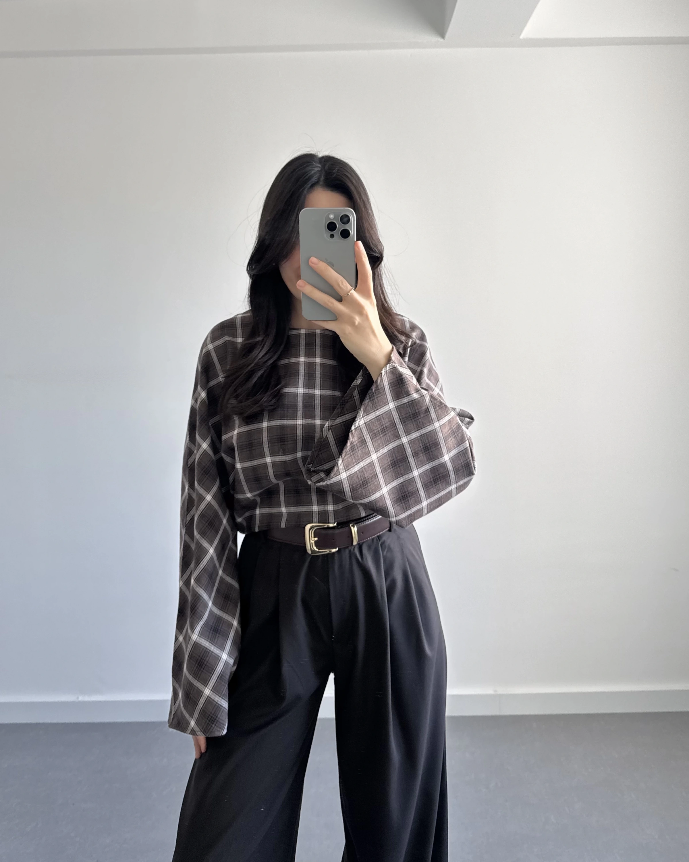 KAHVE EKOSE DESENLİ BLUZ