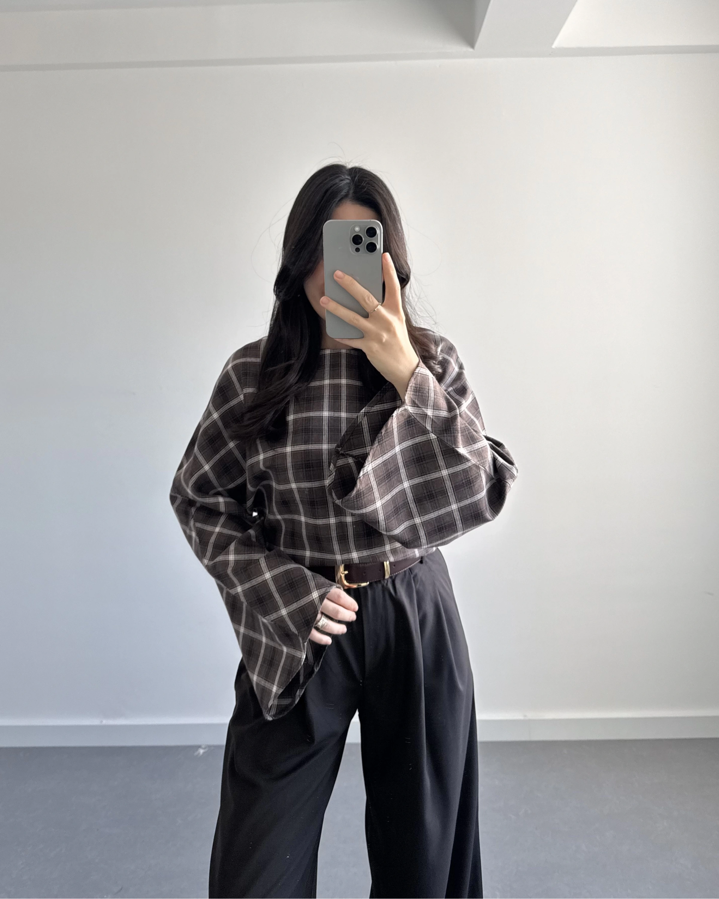 KAHVE EKOSE DESENLİ BLUZ