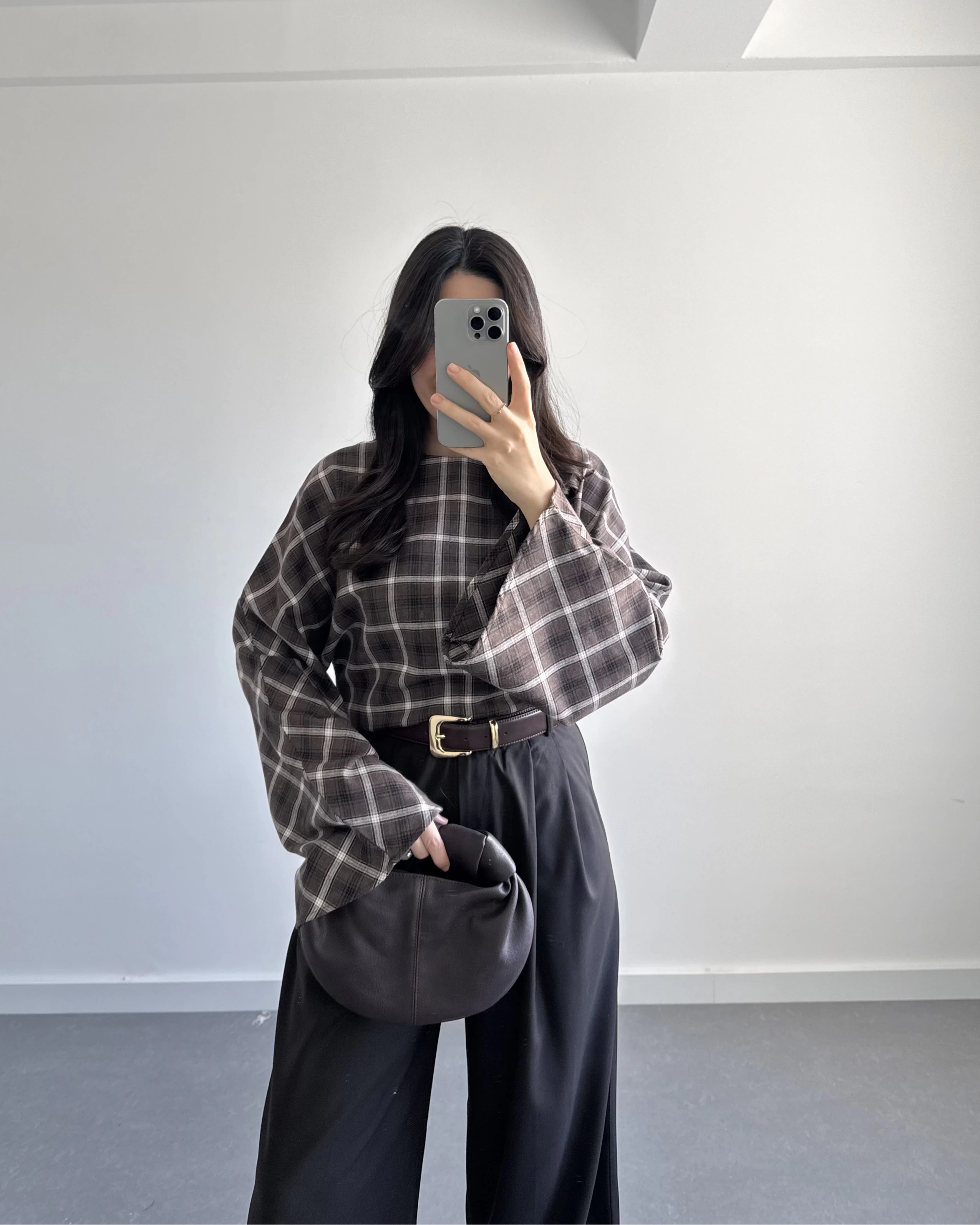 KAHVE EKOSE DESENLİ BLUZ