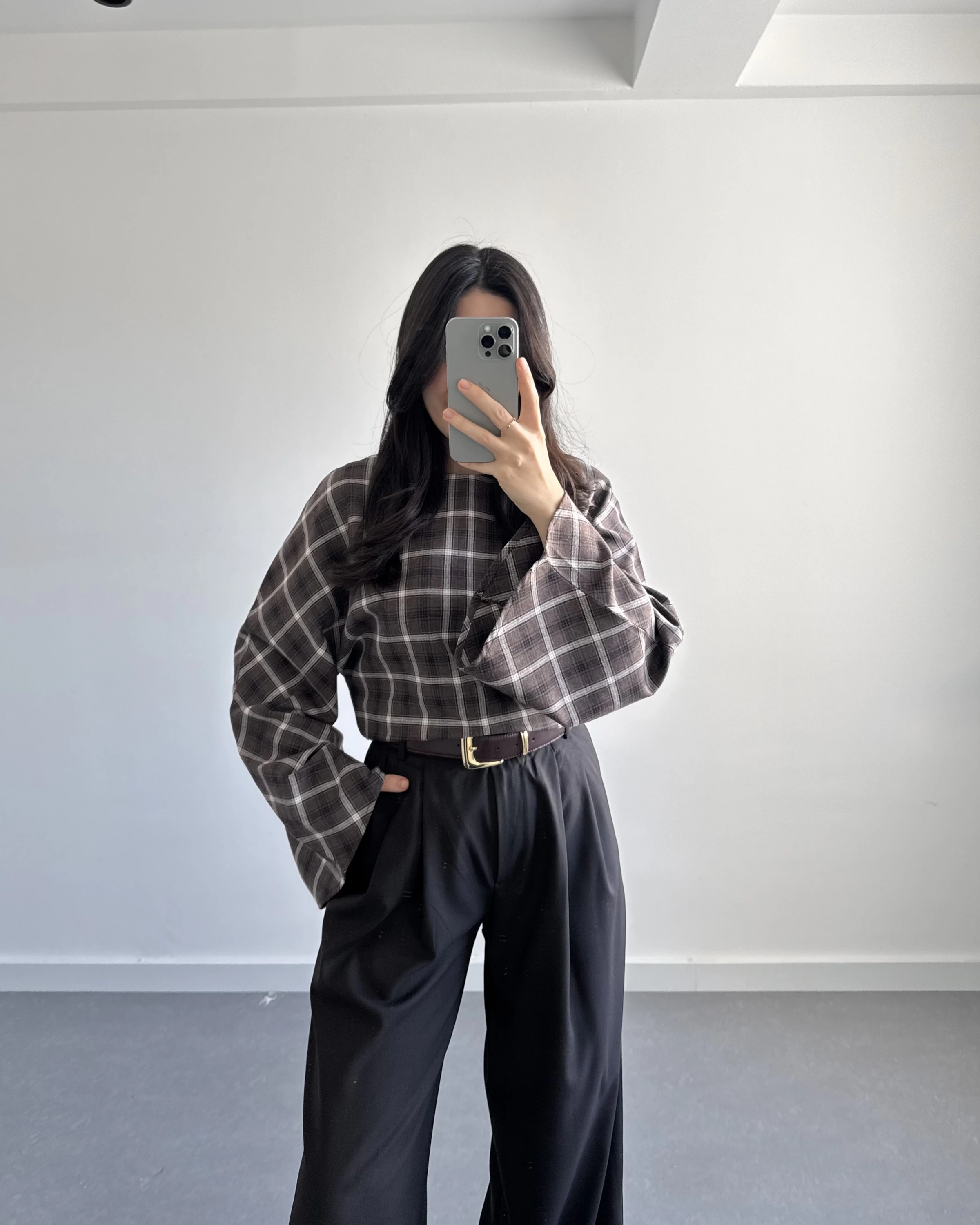 KAHVE EKOSE DESENLİ BLUZ