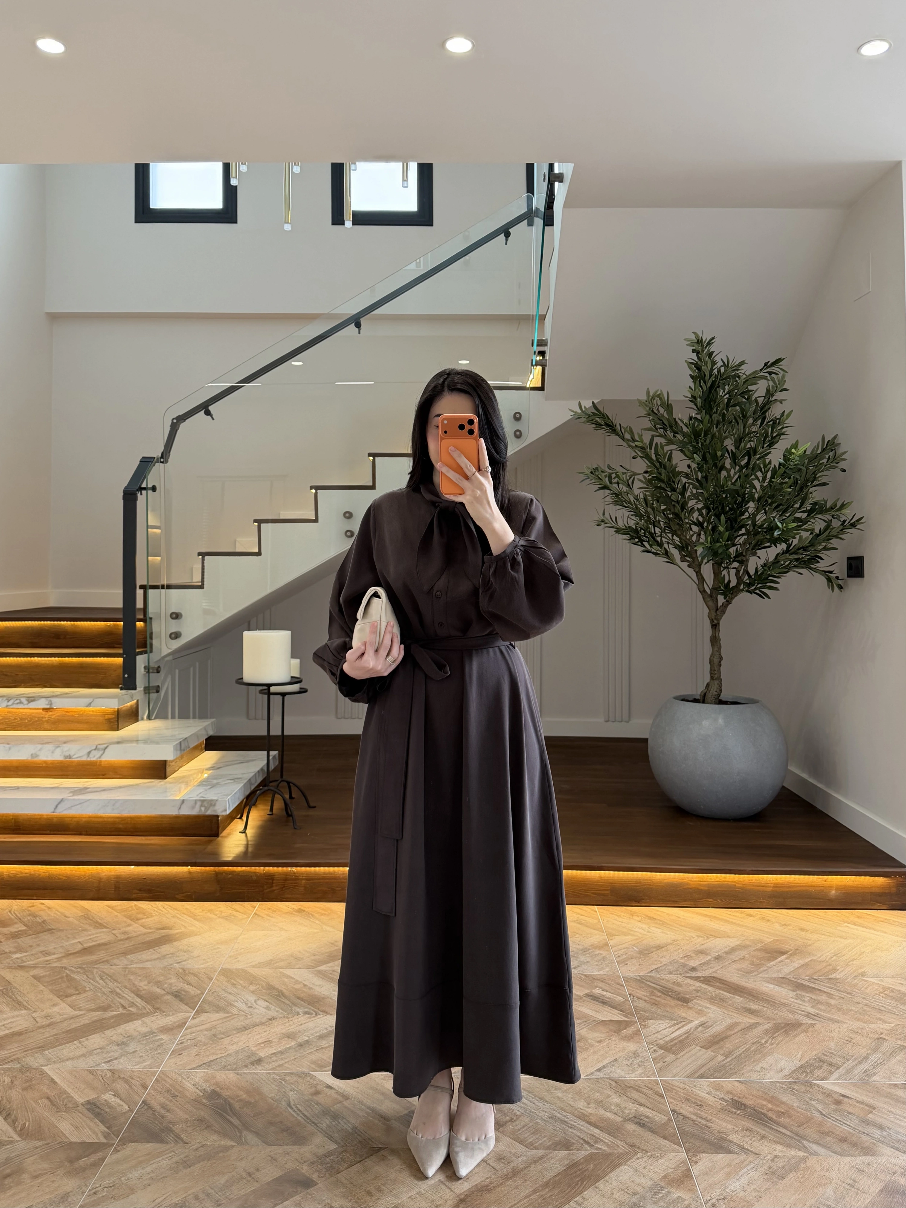 KAHVE FULAR DETAY ELBİSE -2348