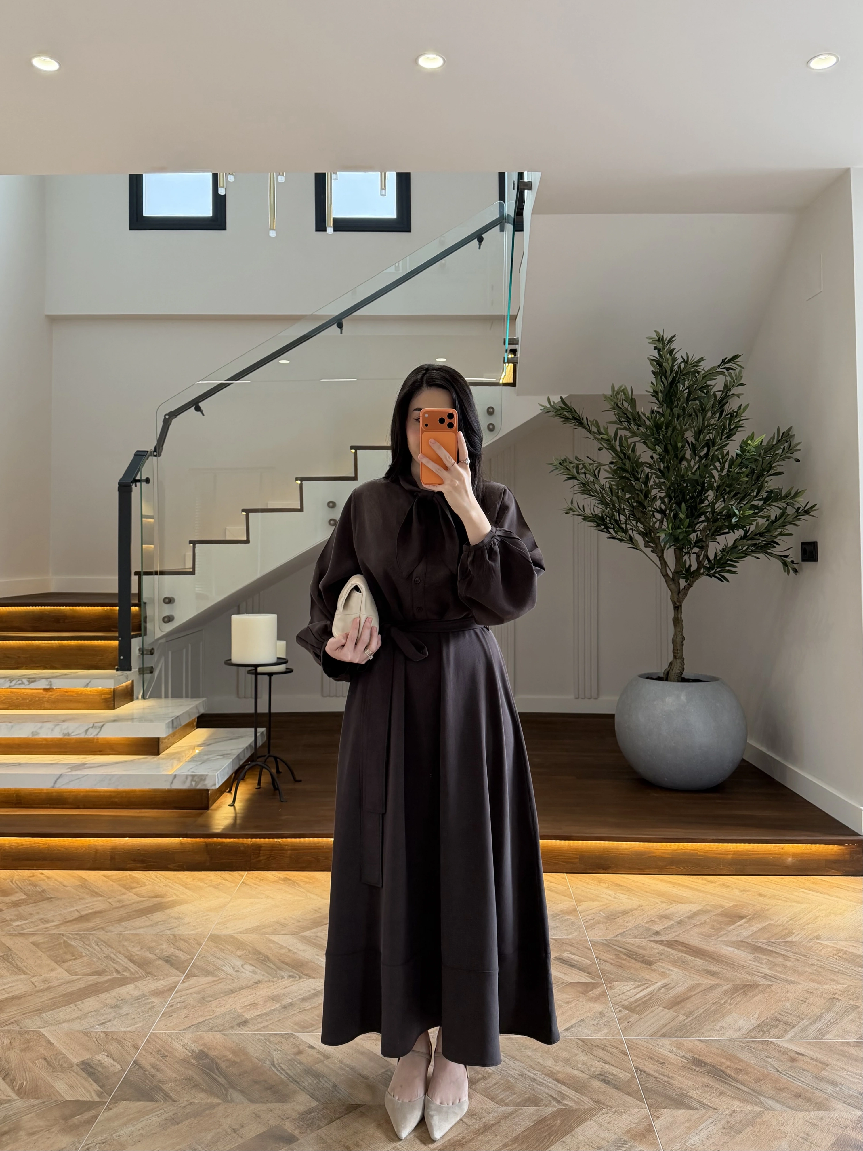 KAHVE FULAR DETAY ELBİSE -2348