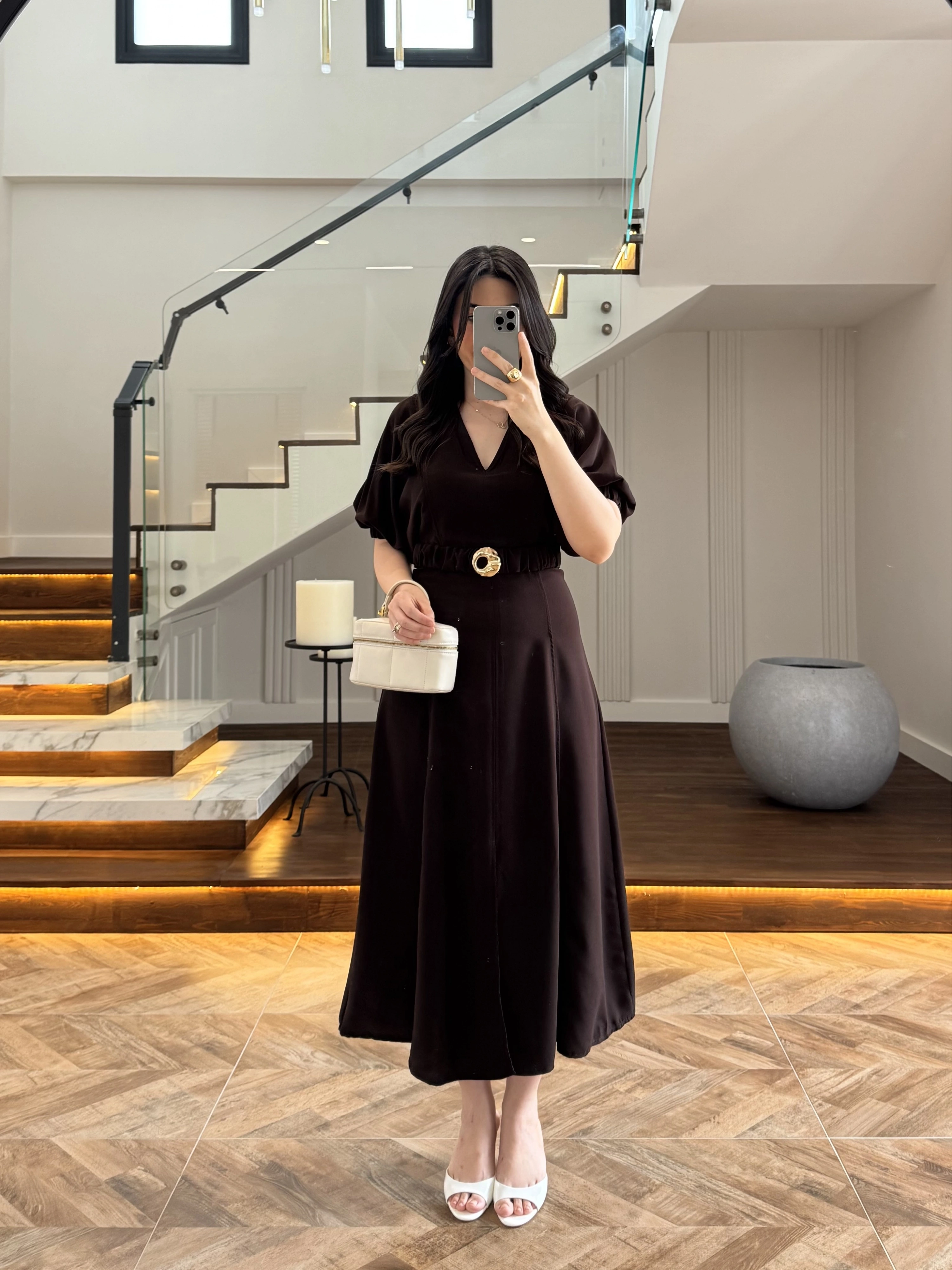 KAHVE GOLD KEMER DETAY YIRTMAÇLI ELBİSE-3909