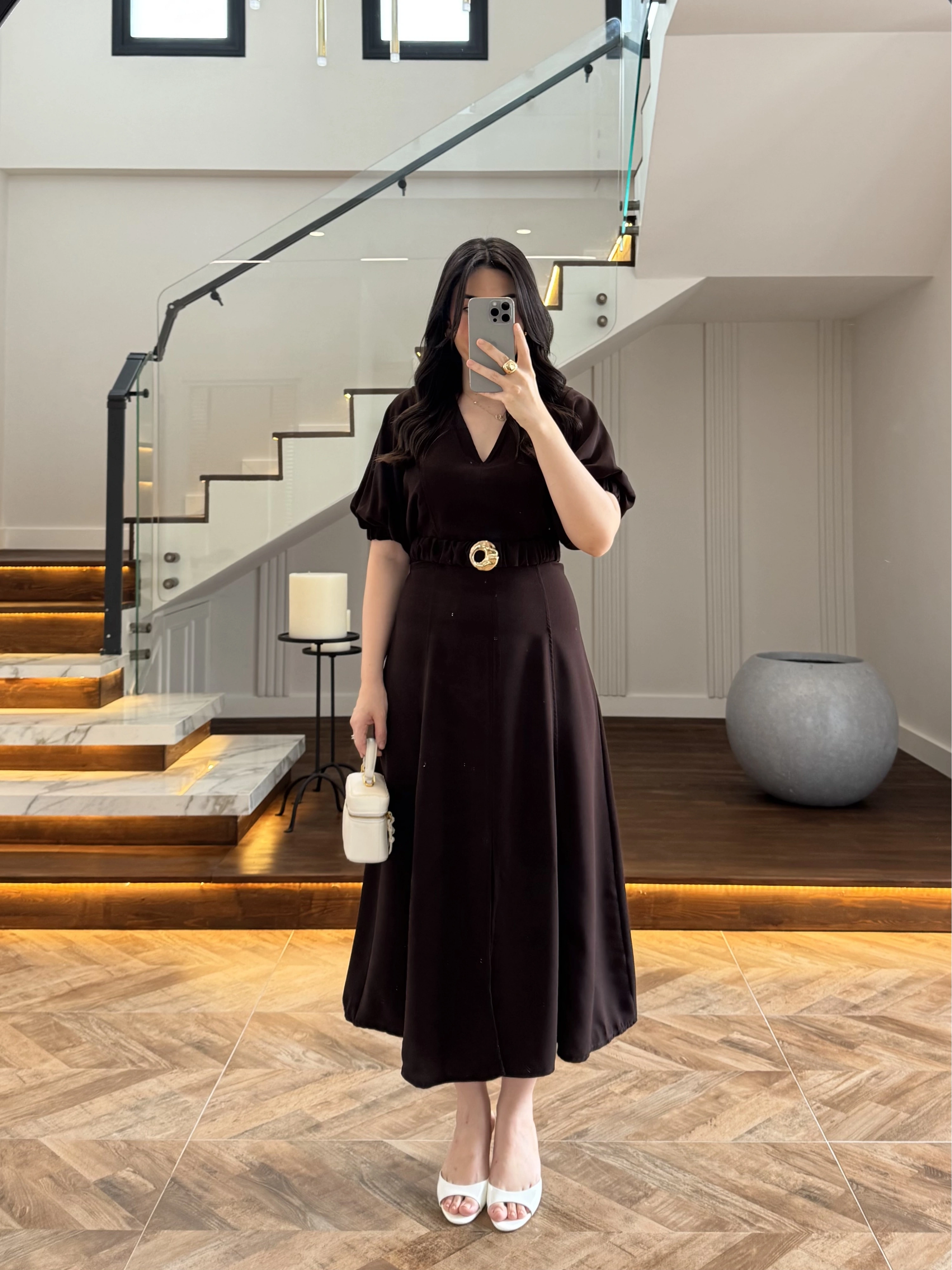 KAHVE GOLD KEMER DETAY YIRTMAÇLI ELBİSE-3909