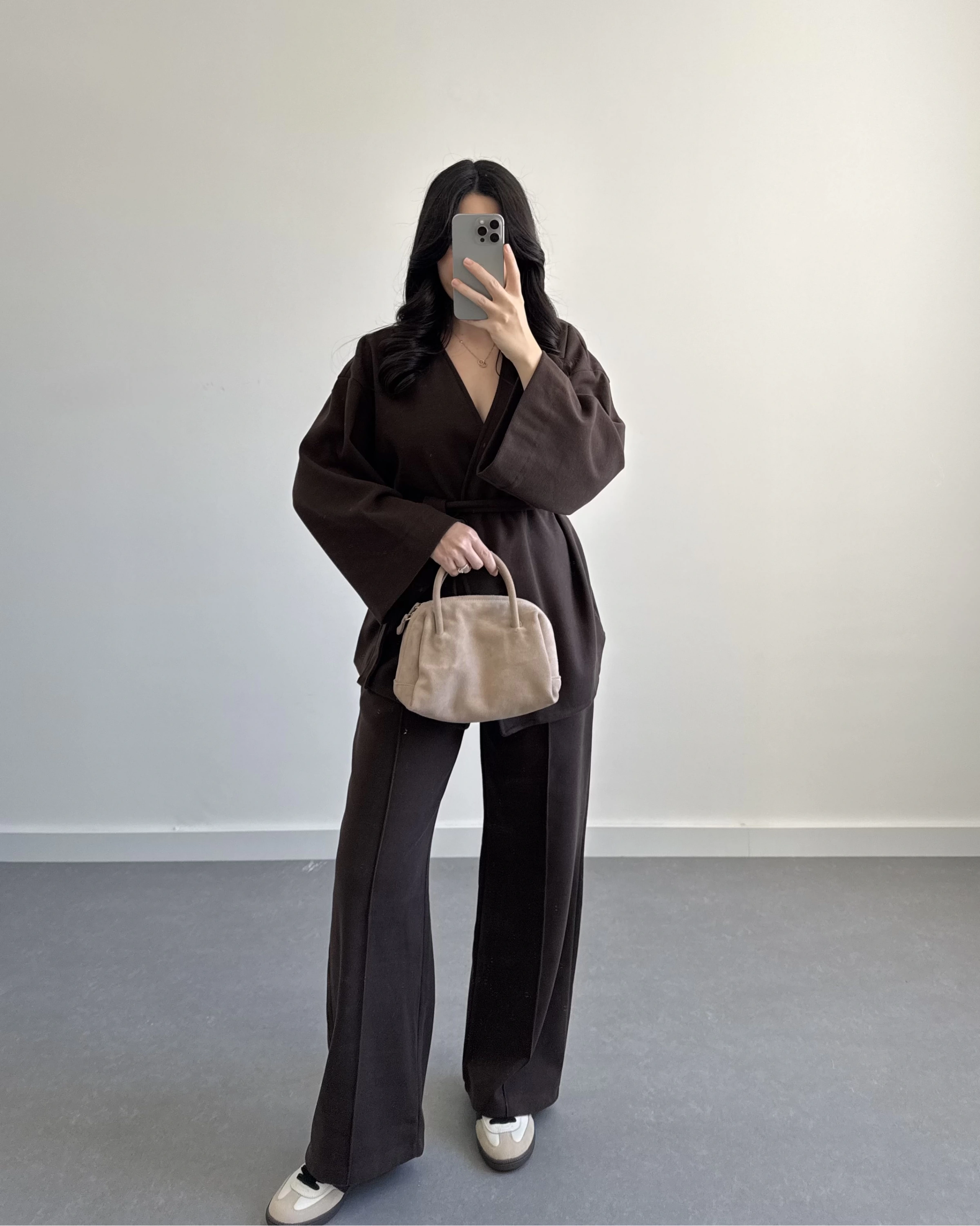 KAHVE KRUVAZE YAKA BELİ KUŞAKLI TAKIM