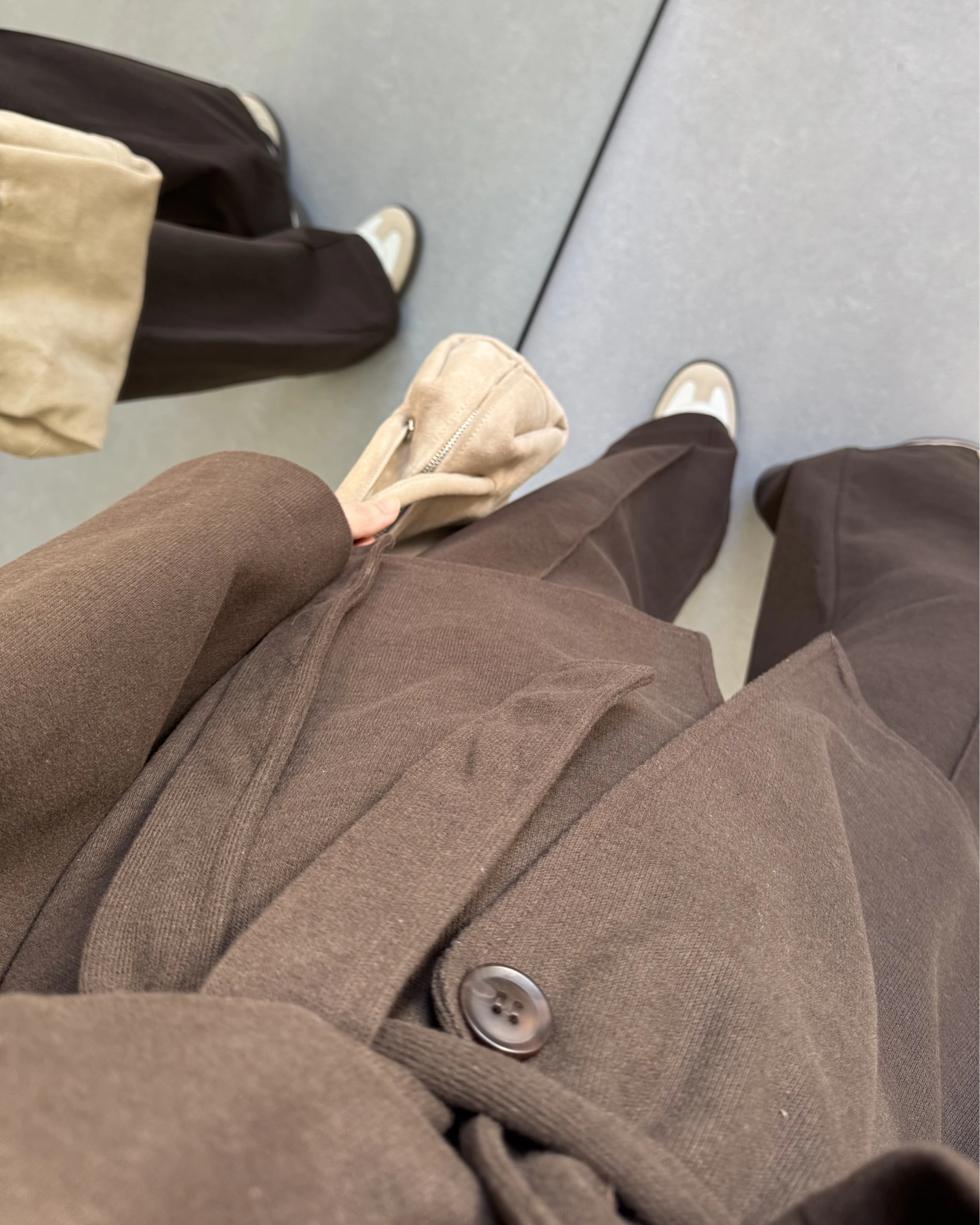 KAHVE KRUVAZE YAKA BELİ KUŞAKLI TAKIM