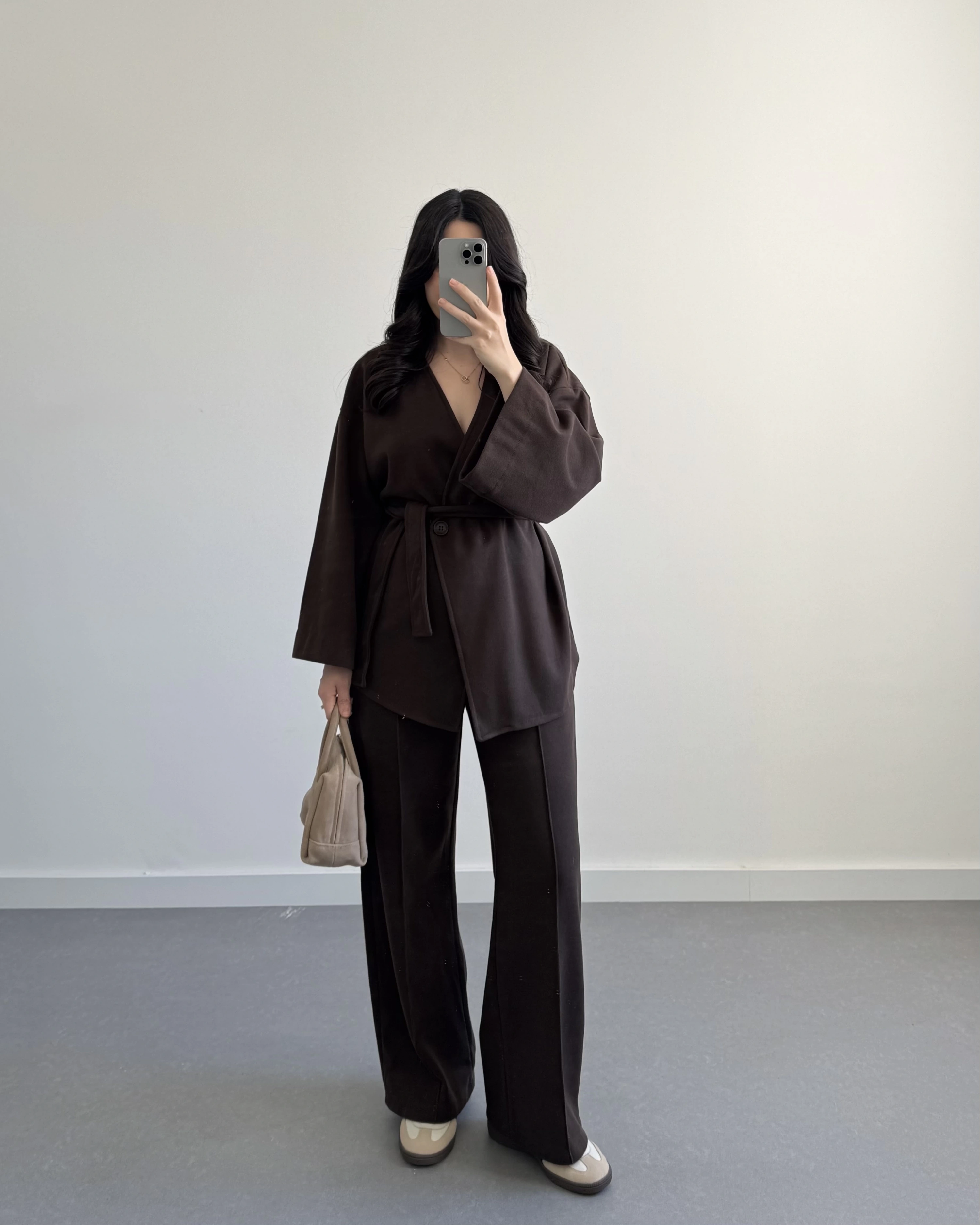 KAHVE KRUVAZE YAKA BELİ KUŞAKLI TAKIM