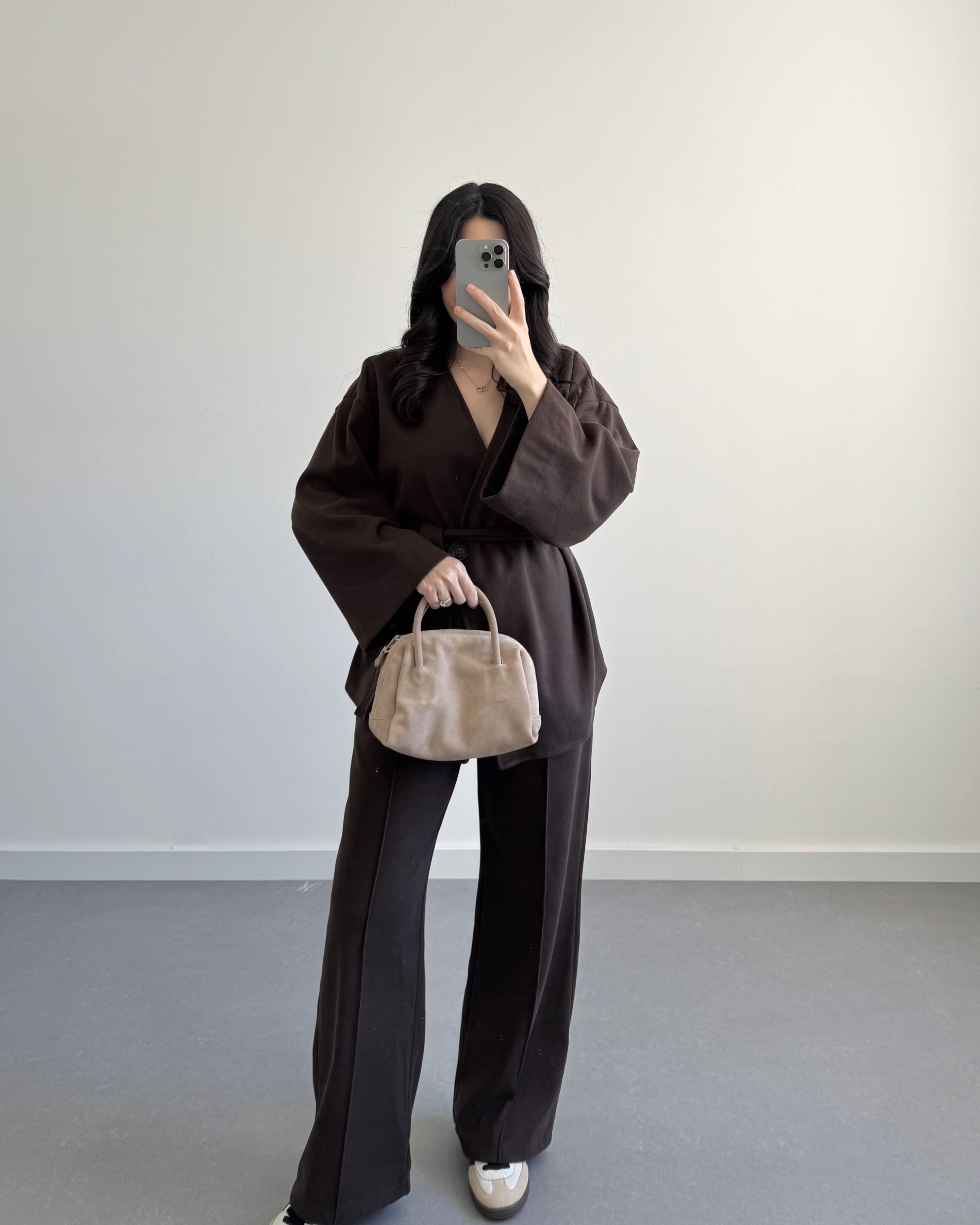 KAHVE KRUVAZE YAKA BELİ KUŞAKLI TAKIM