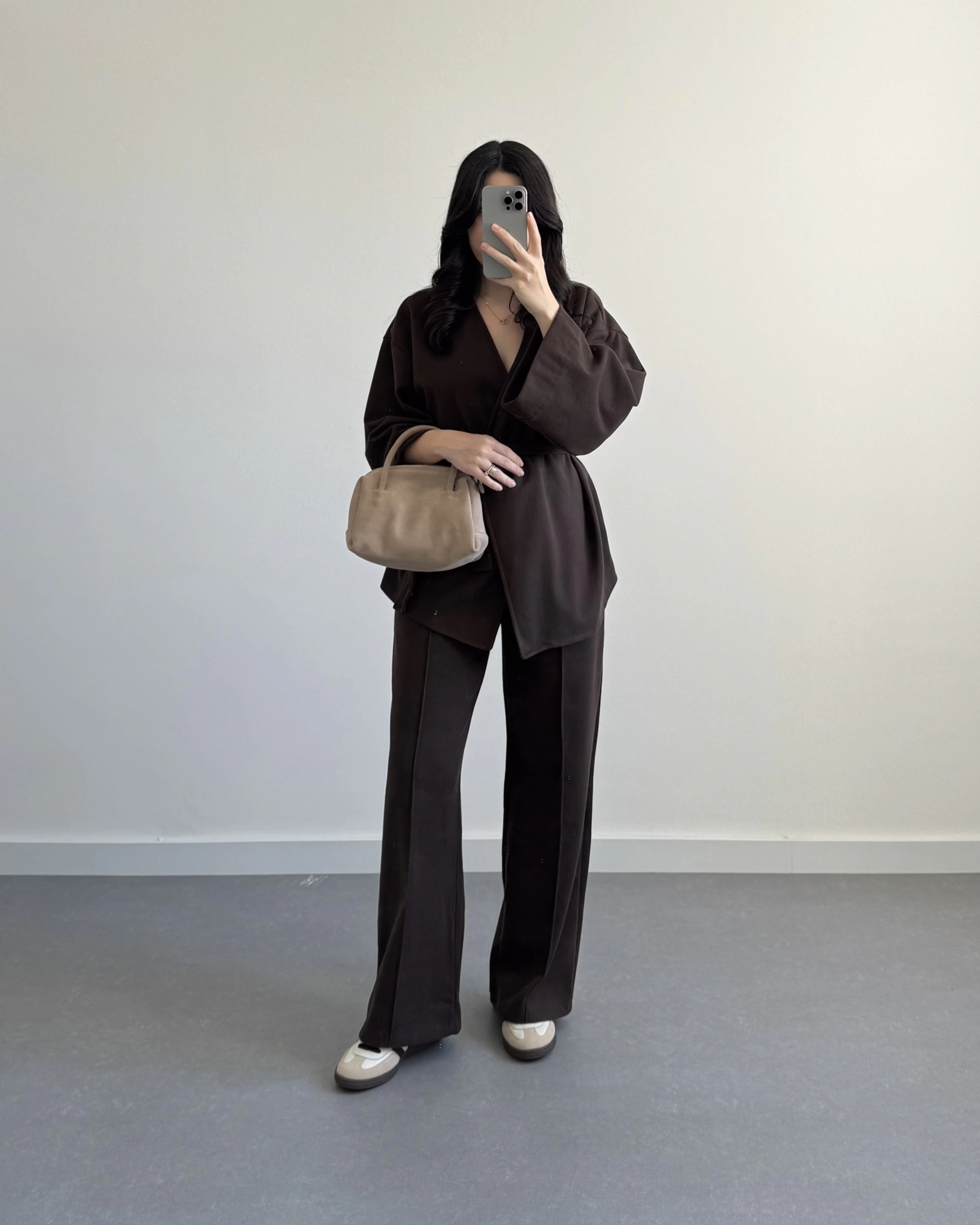 KAHVE KRUVAZE YAKA BELİ KUŞAKLI TAKIM