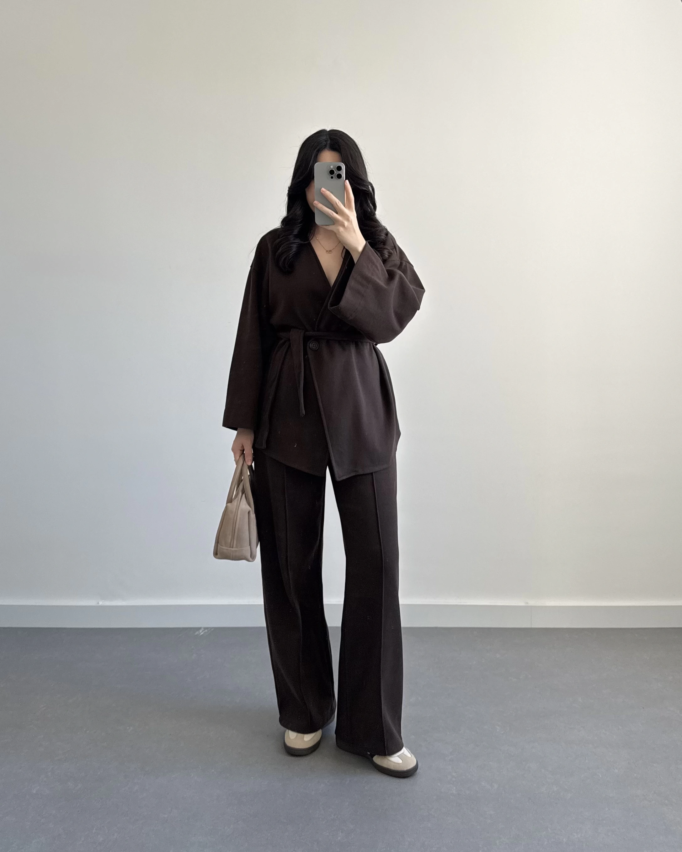 KAHVE KRUVAZE YAKA BELİ KUŞAKLI TAKIM