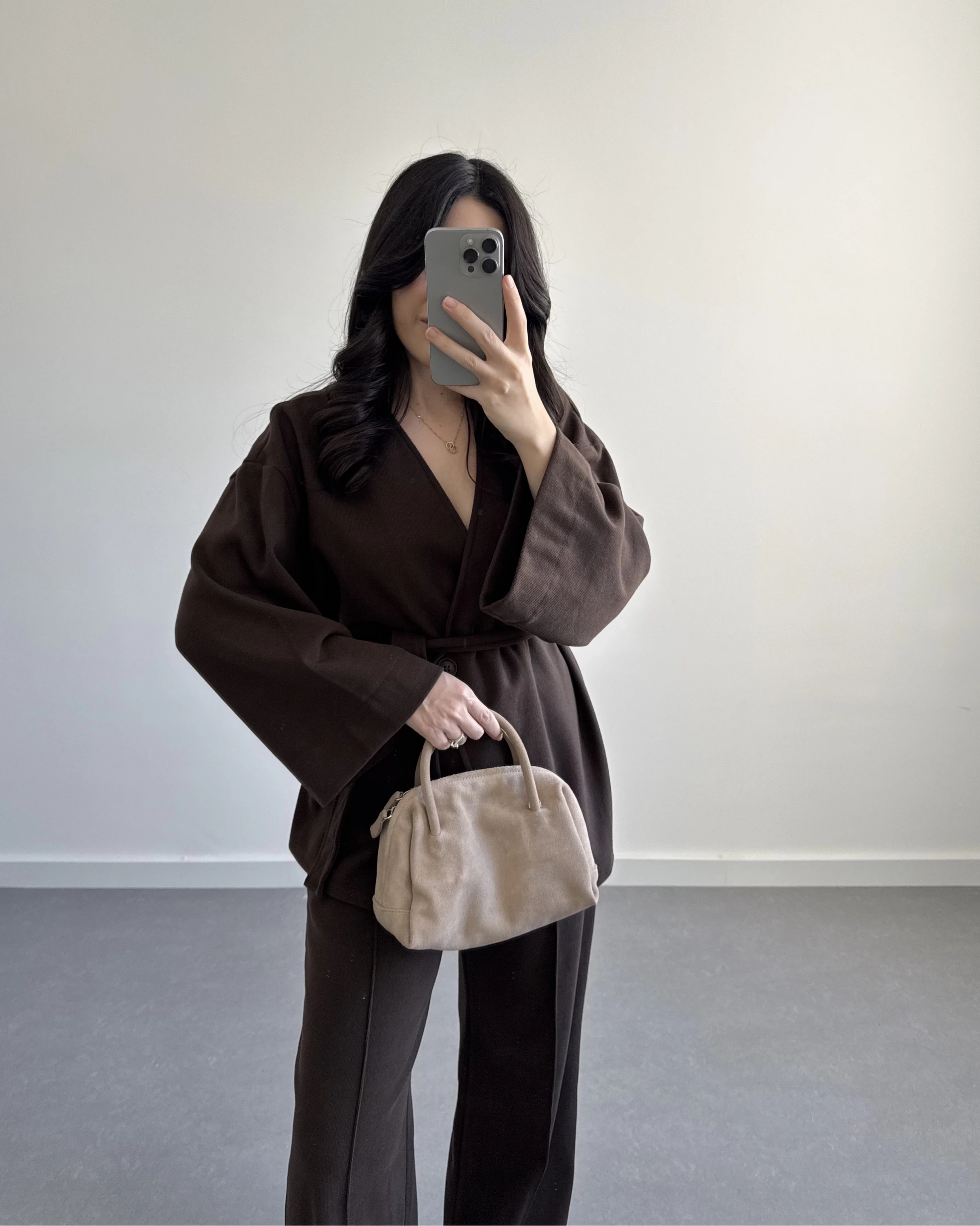 KAHVE KRUVAZE YAKA BELİ KUŞAKLI TAKIM