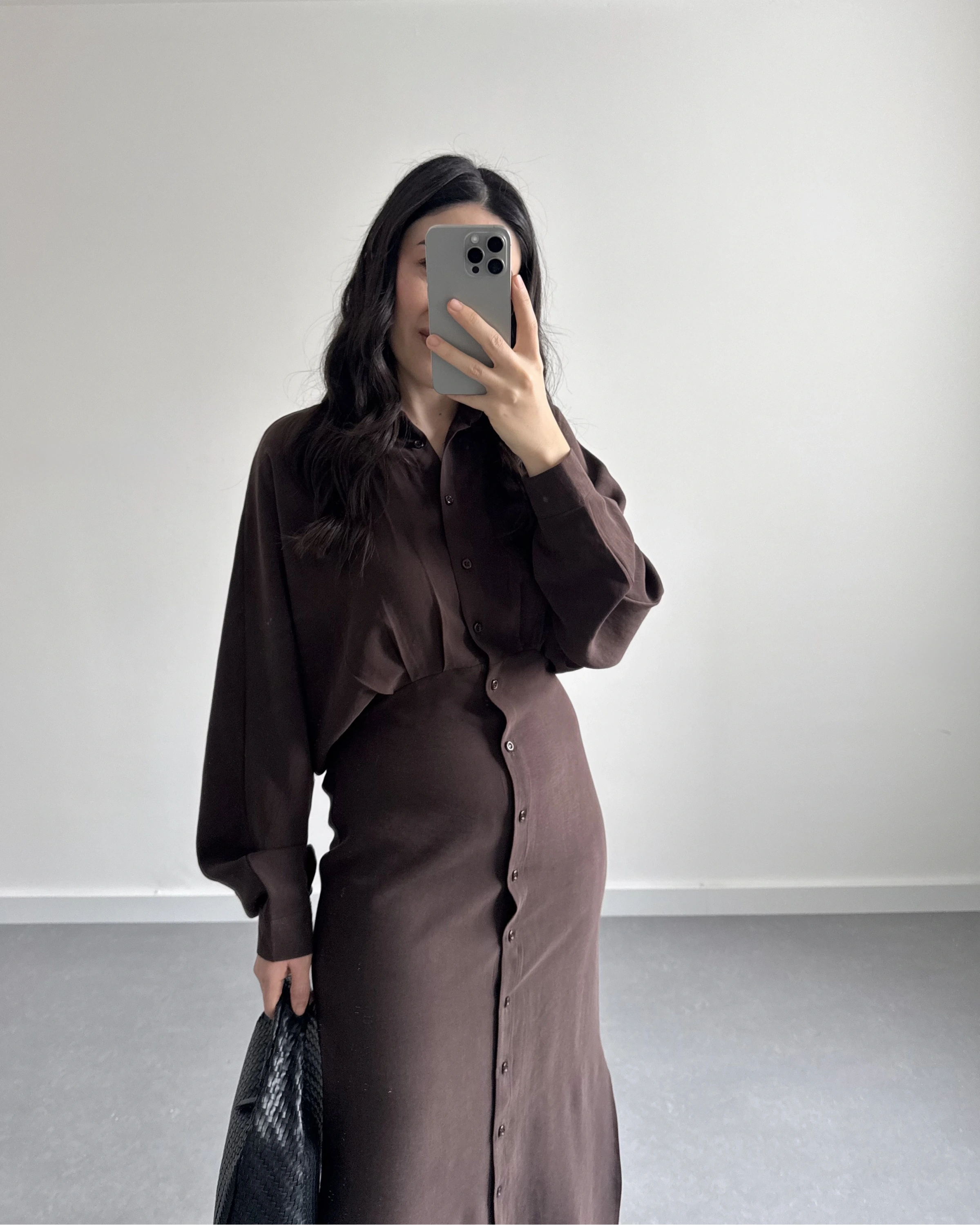 KAHVE ÖNÜ DÜĞMELİ KUŞAKLI ELBİSE