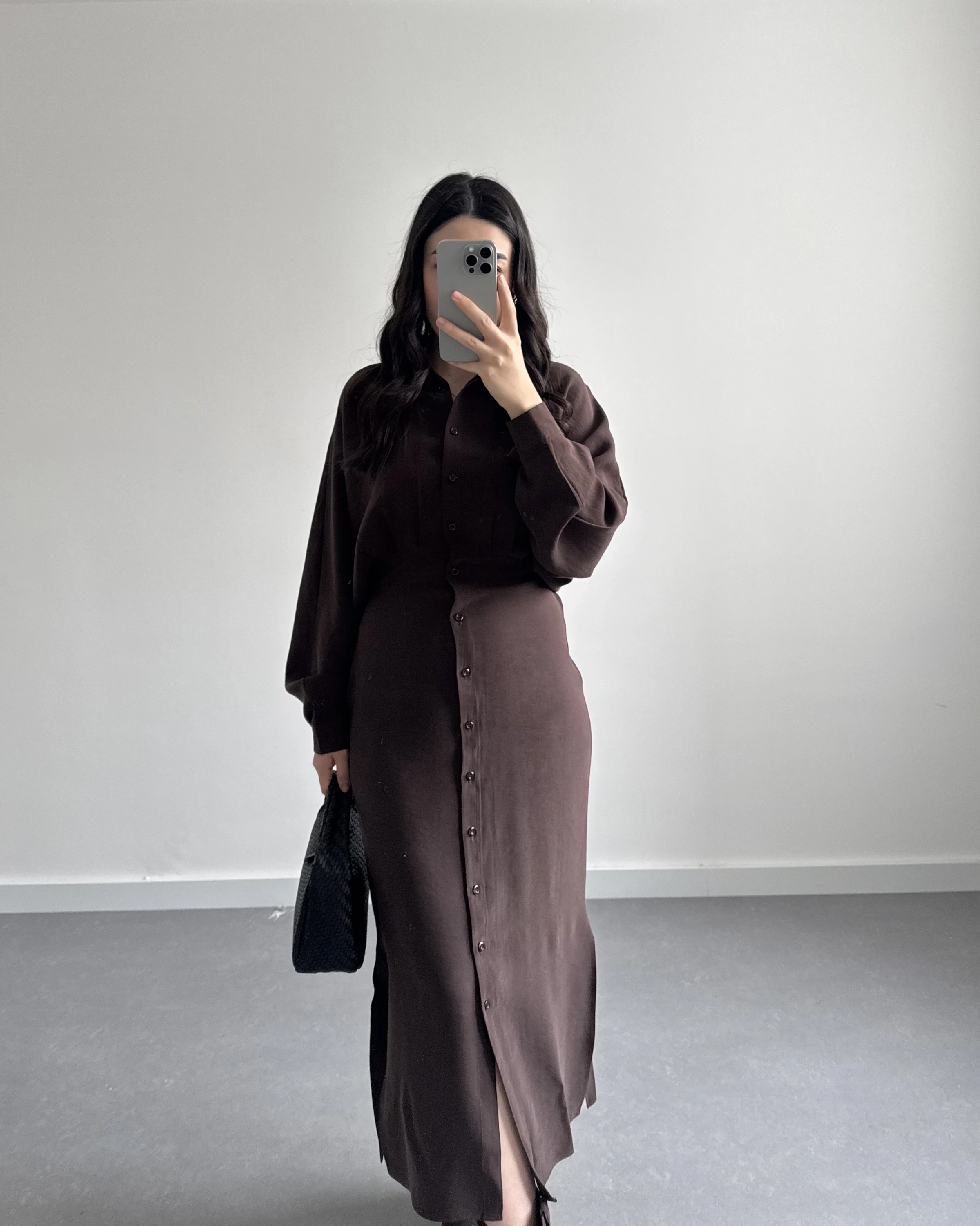 KAHVE ÖNÜ DÜĞMELİ KUŞAKLI ELBİSE