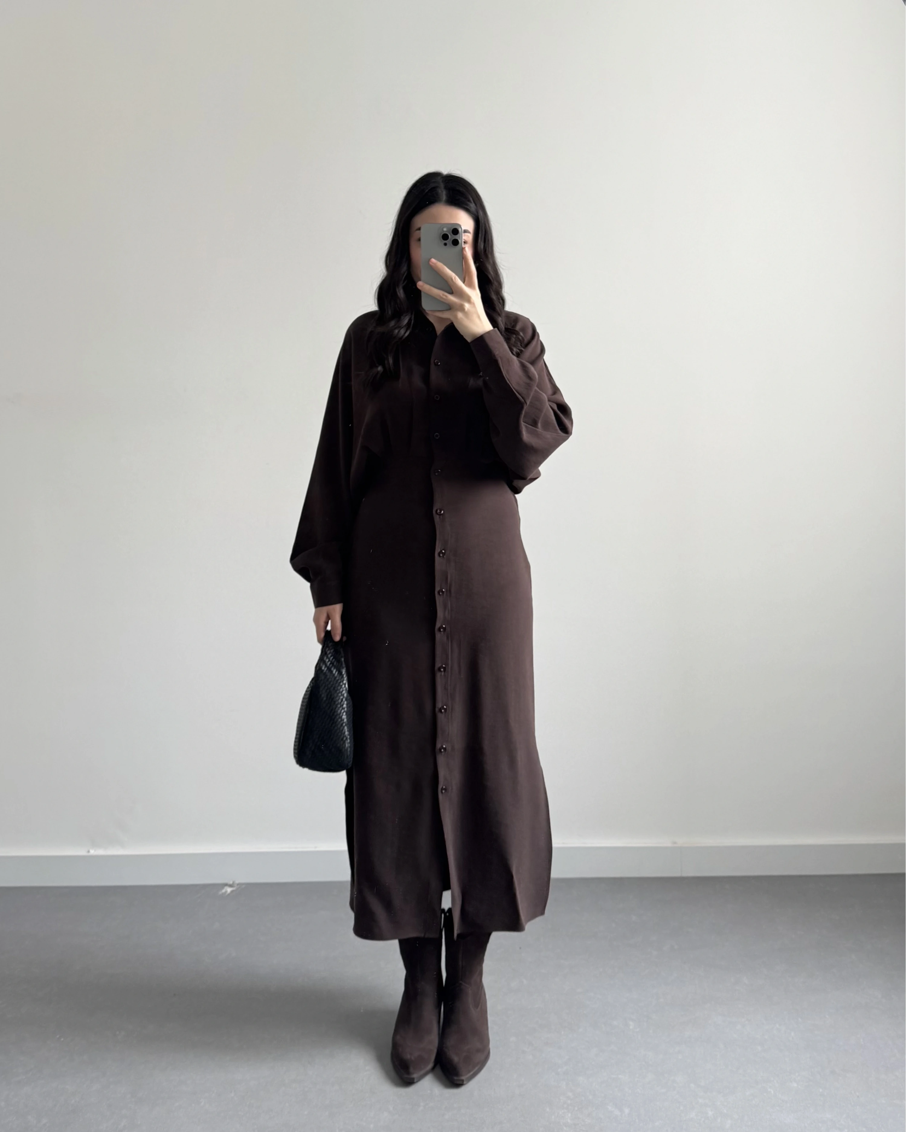 KAHVE ÖNÜ DÜĞMELİ KUŞAKLI ELBİSE