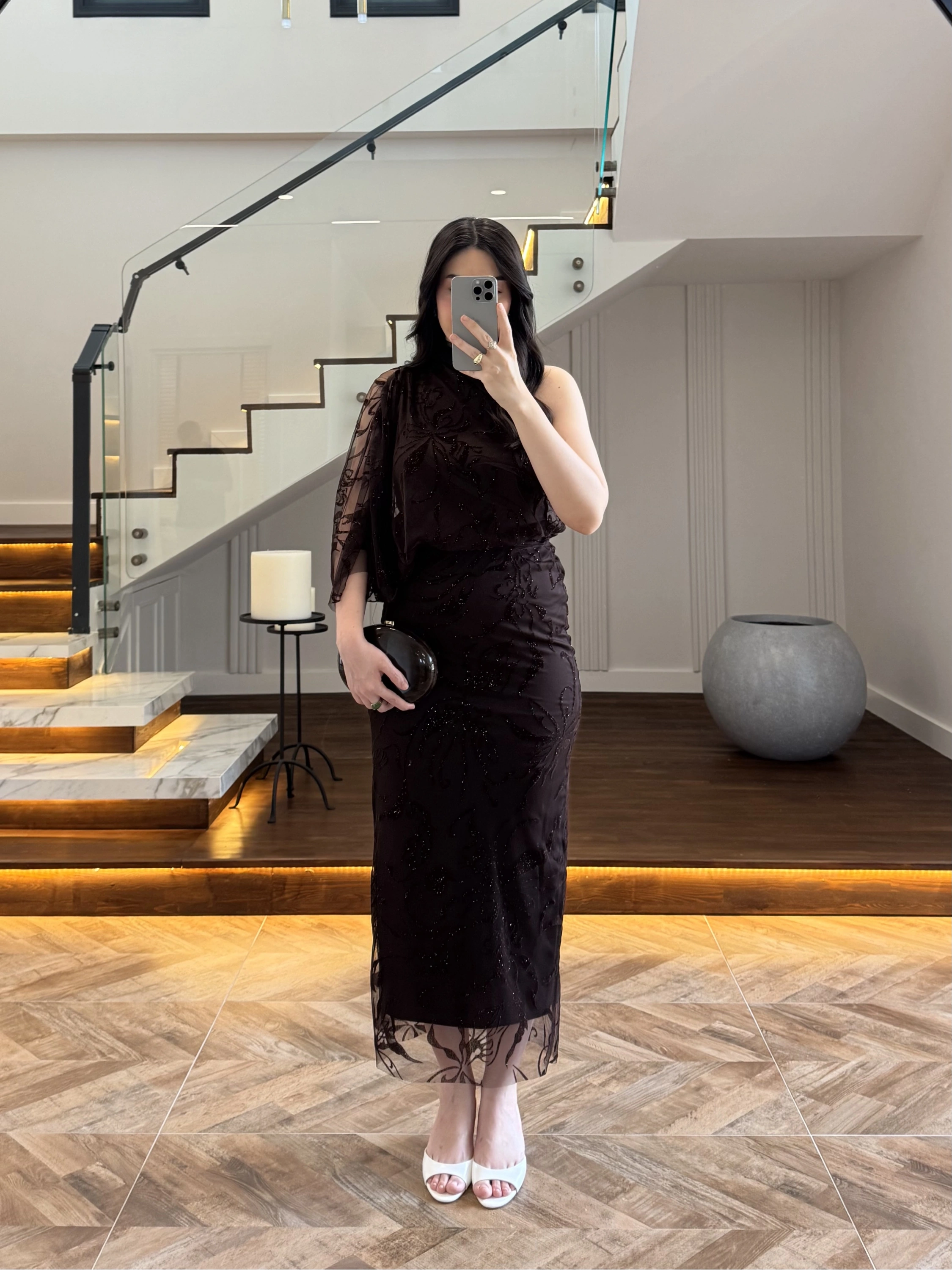 KAHVE TEK OMUZ DESENLİ SİMLİ ELBİSE -4033