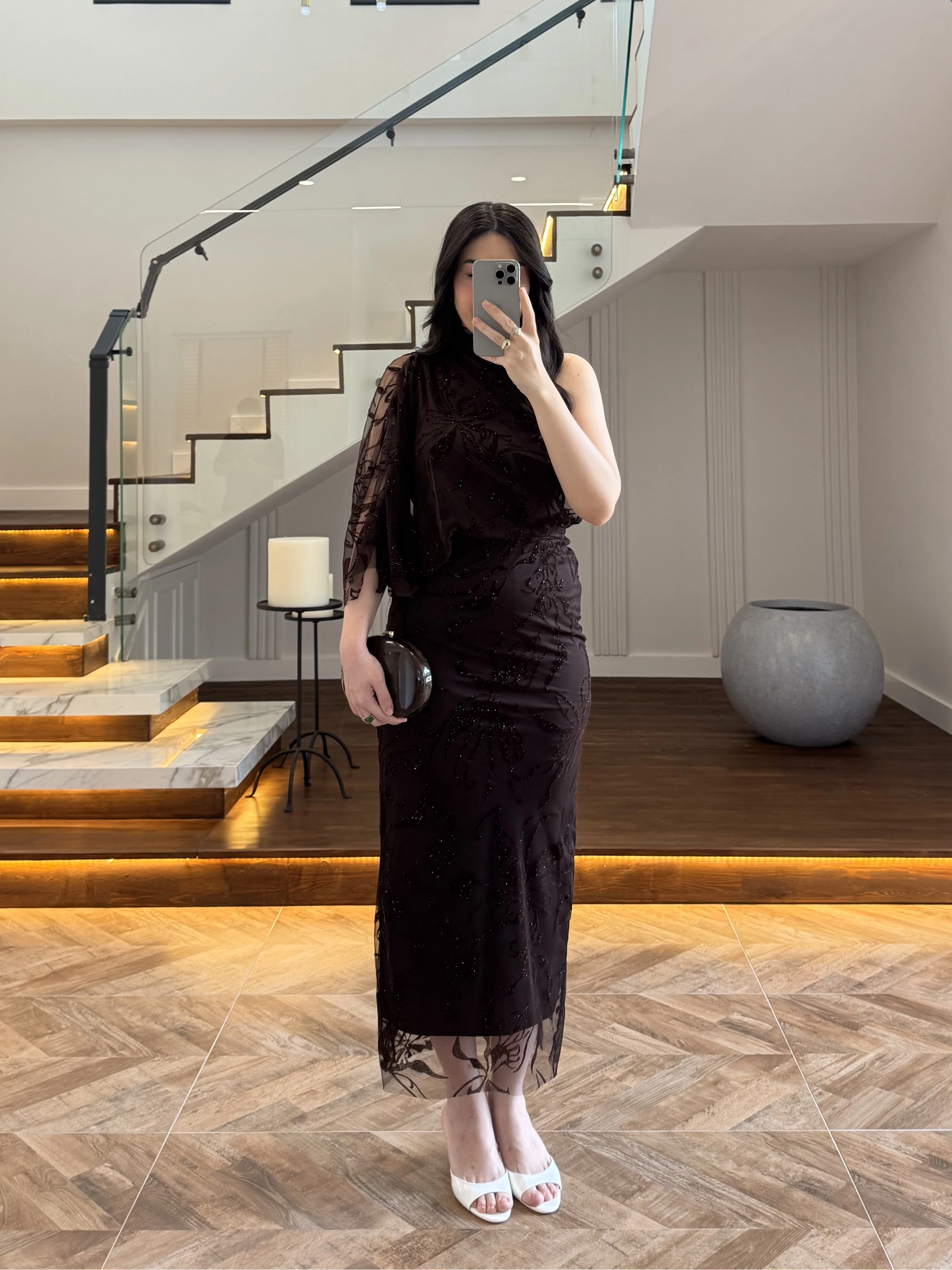 KAHVE TEK OMUZ DESENLİ SİMLİ ELBİSE -4033