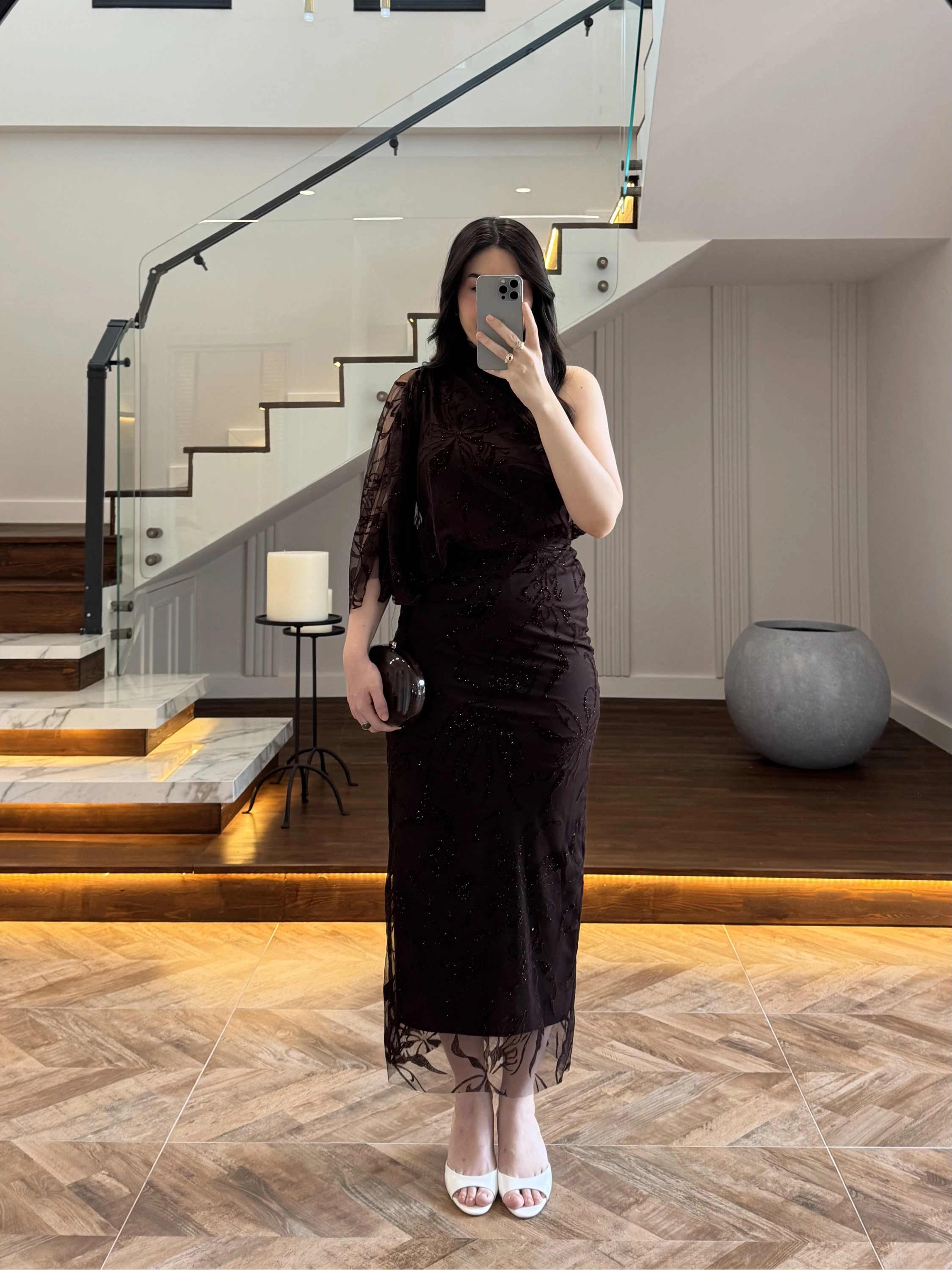 KAHVE TEK OMUZ DESENLİ SİMLİ ELBİSE -4033
