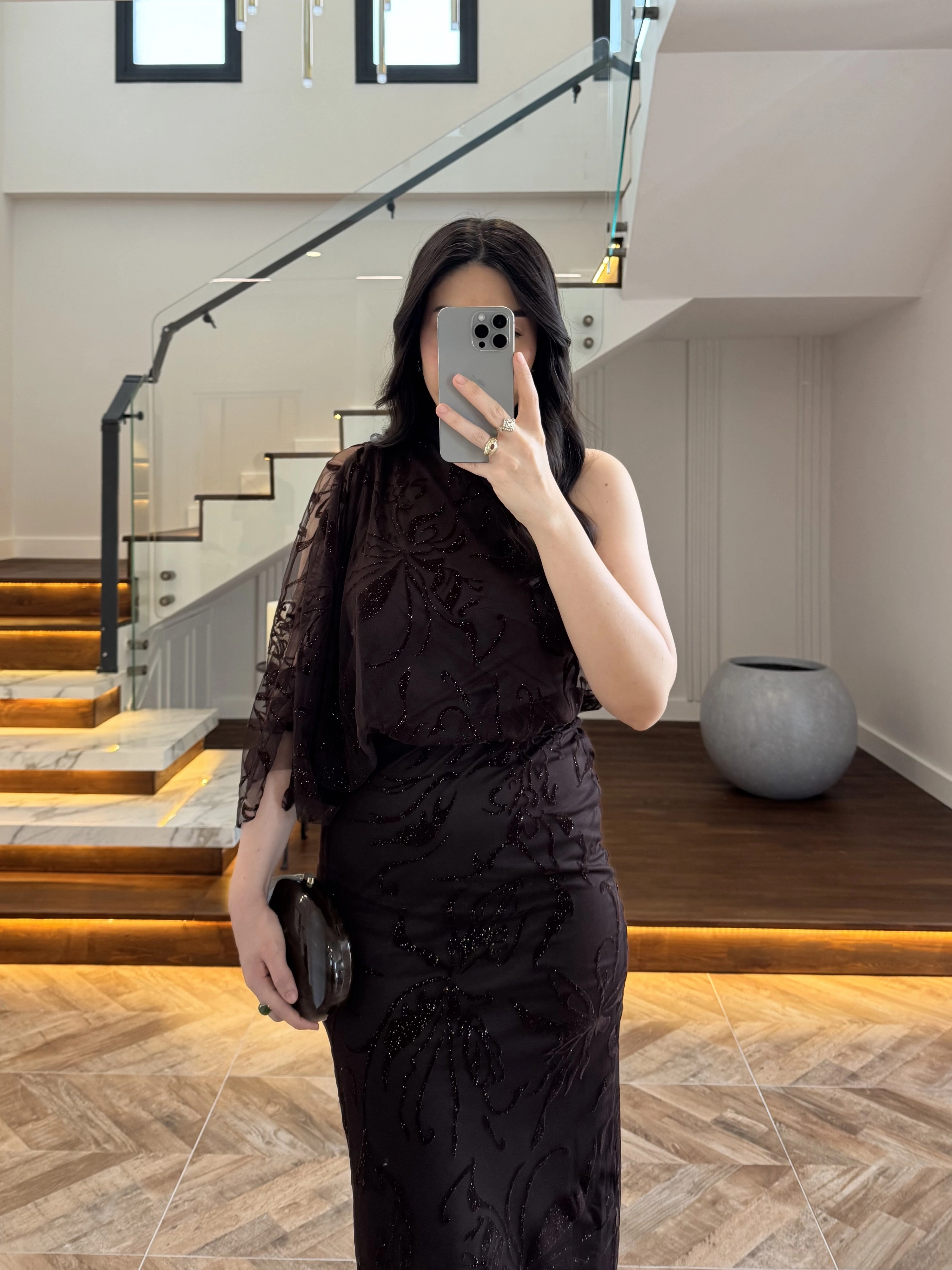 KAHVE TEK OMUZ DESENLİ SİMLİ ELBİSE -4033
