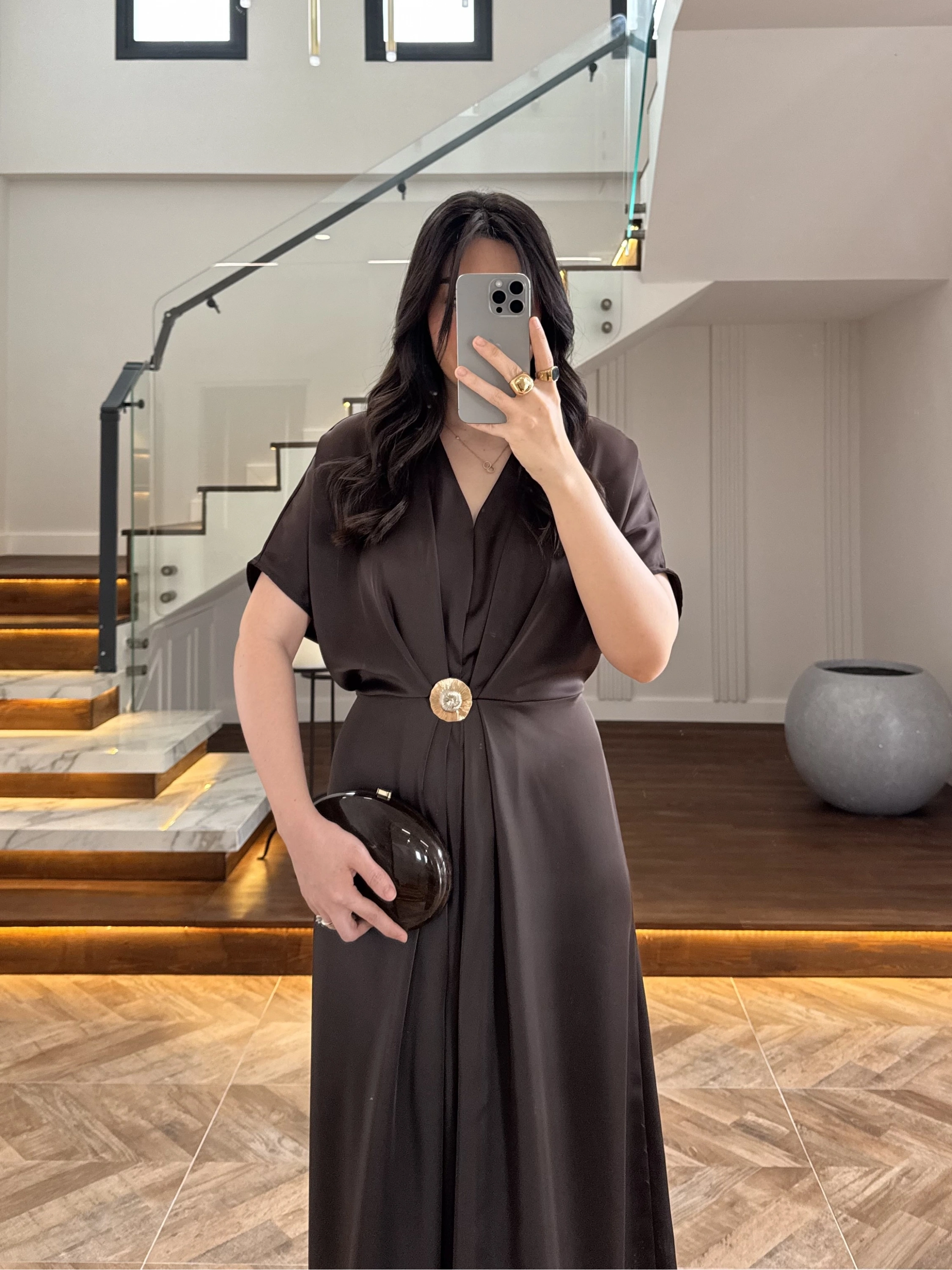 KAHVE TOKA DETAY BAĞLAMALI SATEN ELBİSE-26Y5295